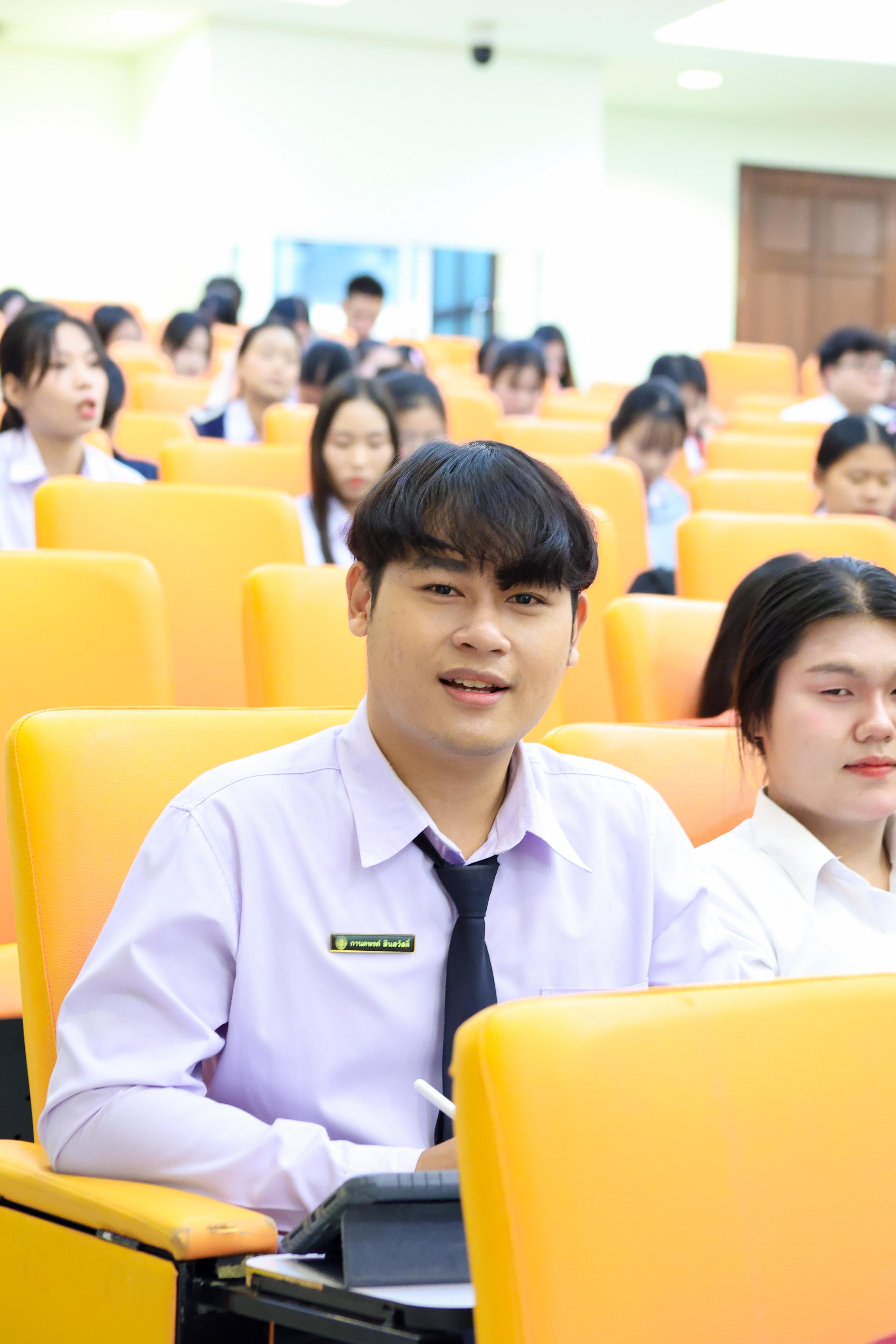81. วันที่ 24 กันยายน 2569 คณะครุศาสตร์ มหาวิทยาลัยราชภัฏกำแพงเพชร ได้จัดการอบรมติวสอบใบอนุญาติประกอบวิชาชีพให้กับนักศึกษาชั้นปี 3