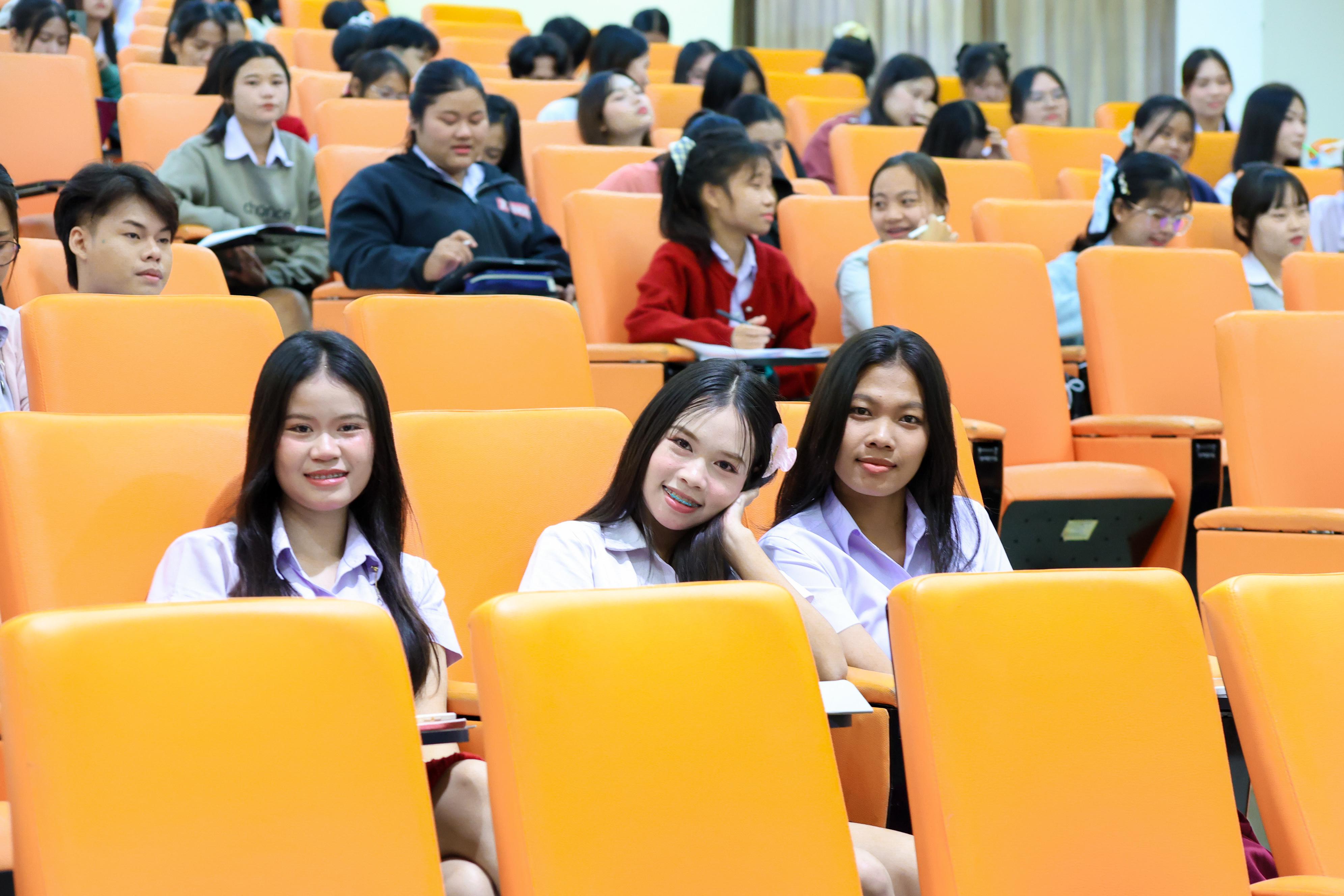 83. วันที่ 24 กันยายน 2569 คณะครุศาสตร์ มหาวิทยาลัยราชภัฏกำแพงเพชร ได้จัดการอบรมติวสอบใบอนุญาติประกอบวิชาชีพให้กับนักศึกษาชั้นปี 3