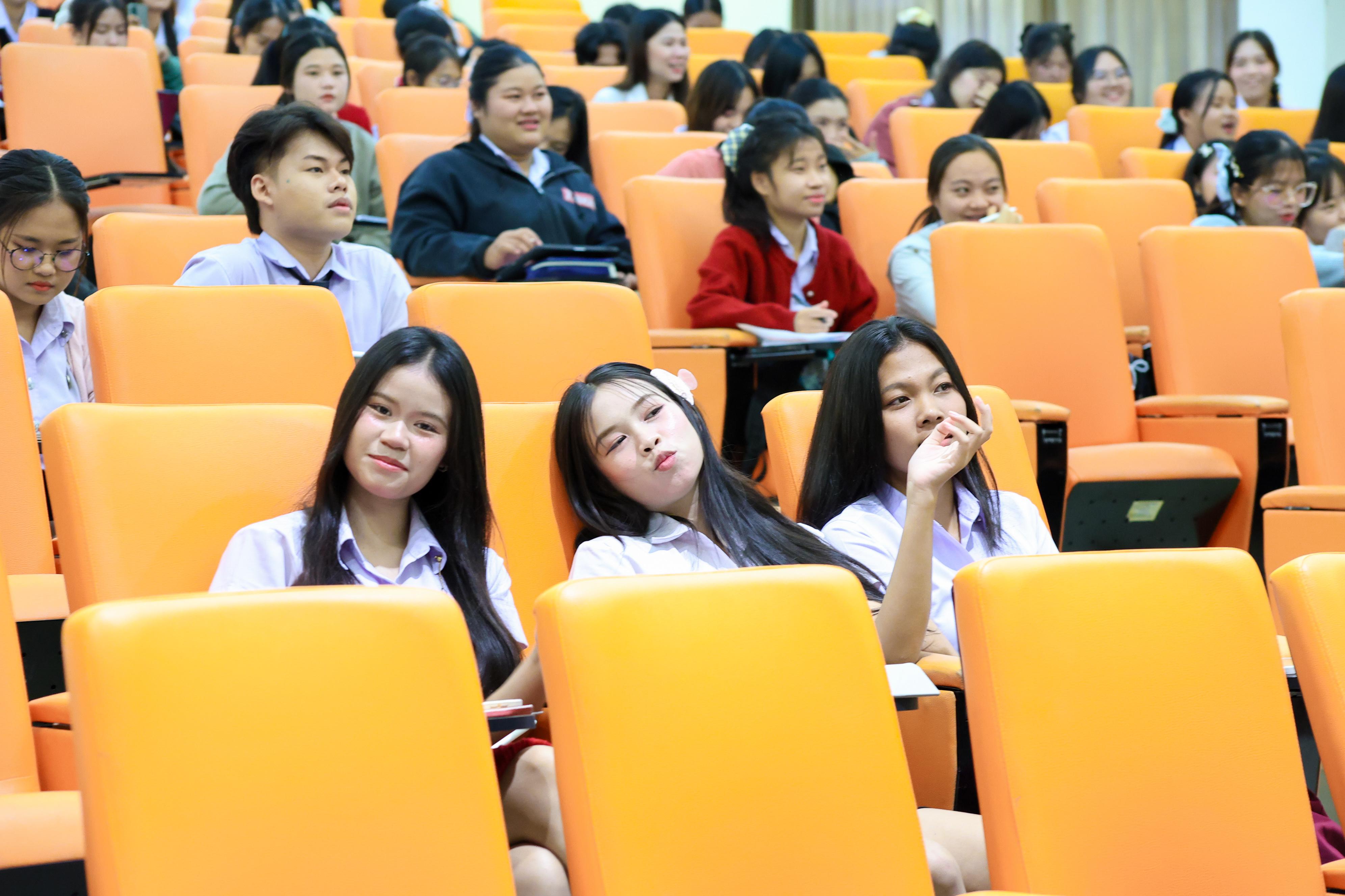 85. วันที่ 24 กันยายน 2569 คณะครุศาสตร์ มหาวิทยาลัยราชภัฏกำแพงเพชร ได้จัดการอบรมติวสอบใบอนุญาติประกอบวิชาชีพให้กับนักศึกษาชั้นปี 3