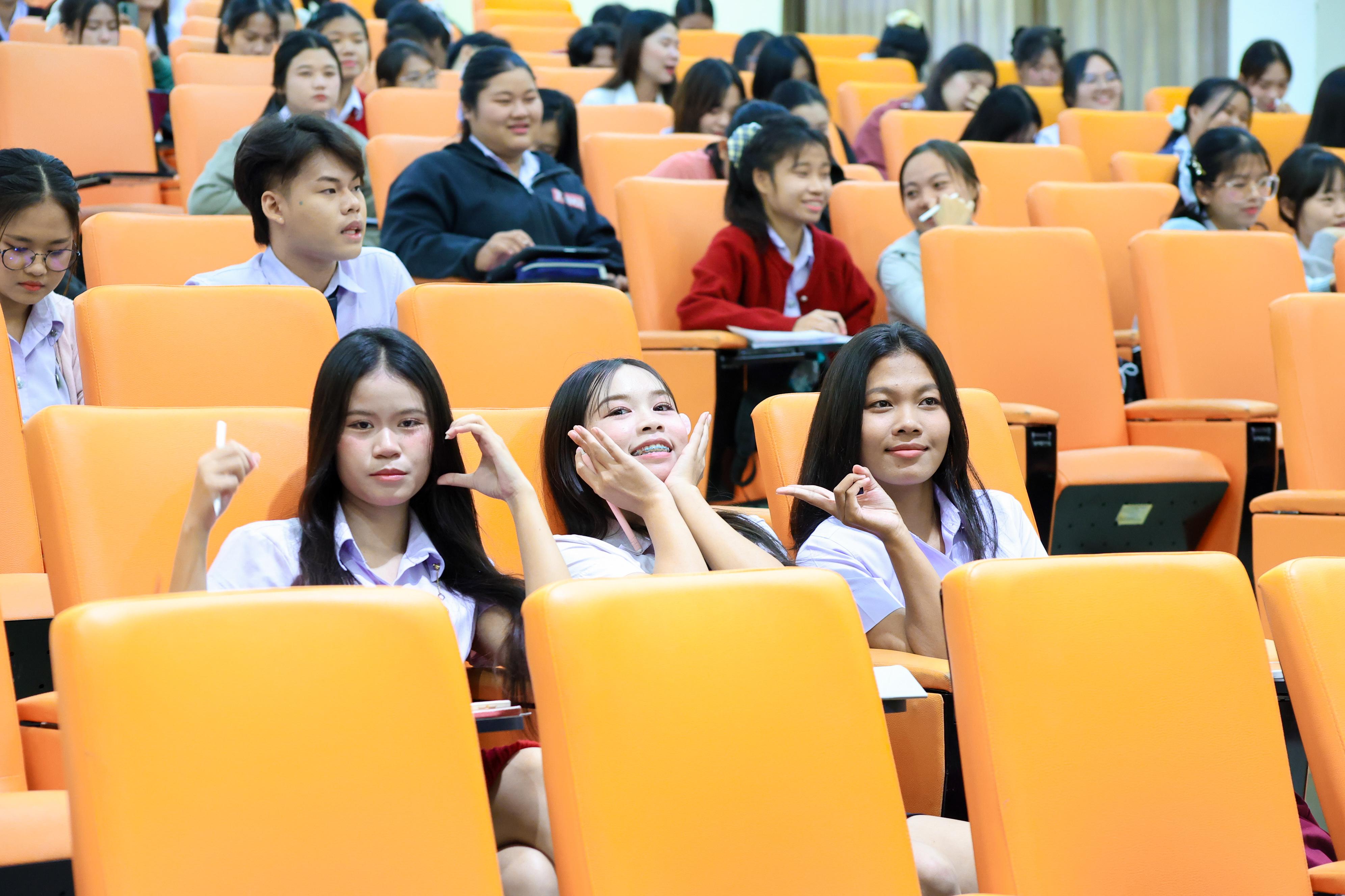 86. วันที่ 24 กันยายน 2569 คณะครุศาสตร์ มหาวิทยาลัยราชภัฏกำแพงเพชร ได้จัดการอบรมติวสอบใบอนุญาติประกอบวิชาชีพให้กับนักศึกษาชั้นปี 3