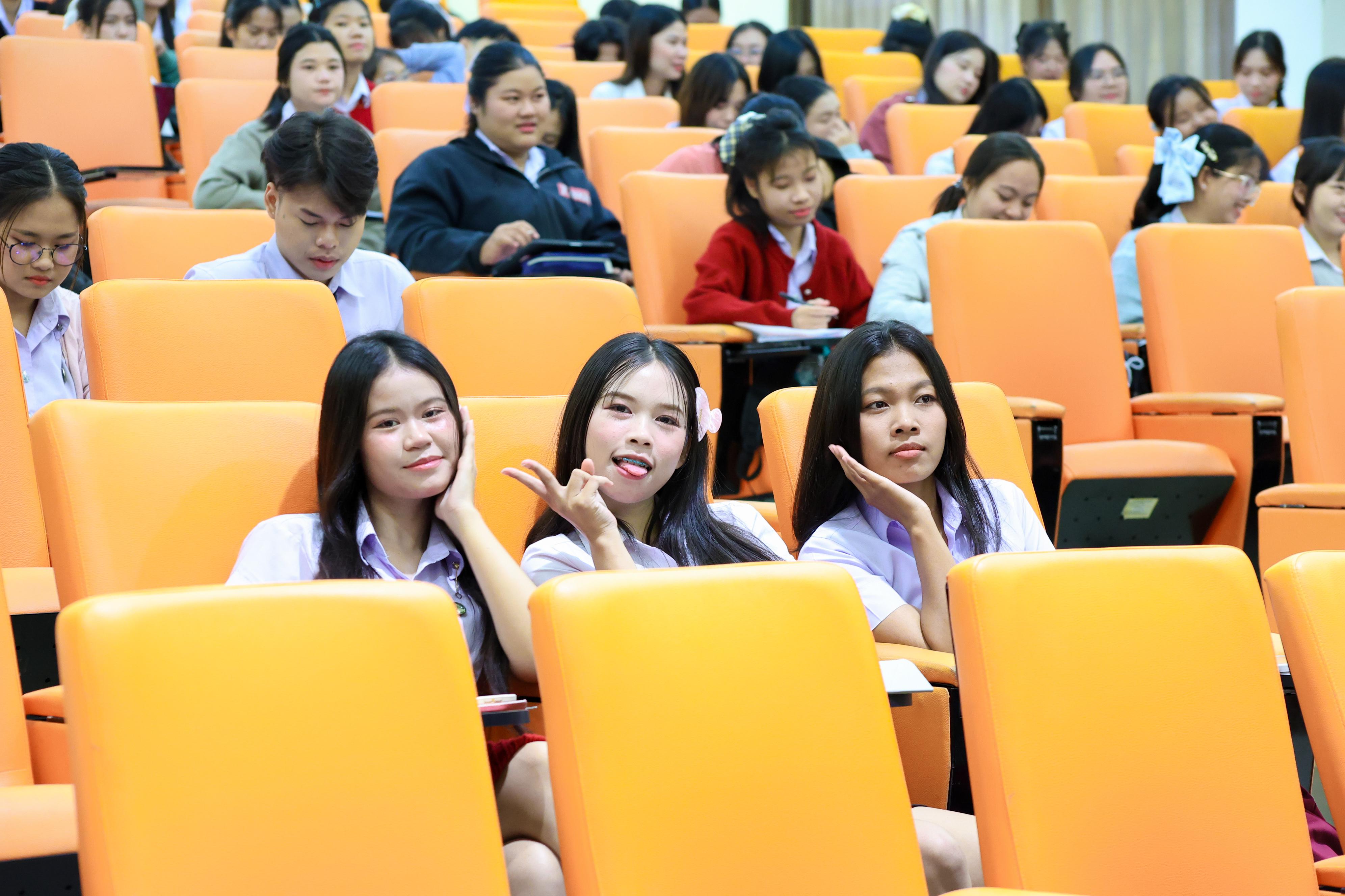 87. วันที่ 24 กันยายน 2569 คณะครุศาสตร์ มหาวิทยาลัยราชภัฏกำแพงเพชร ได้จัดการอบรมติวสอบใบอนุญาติประกอบวิชาชีพให้กับนักศึกษาชั้นปี 3