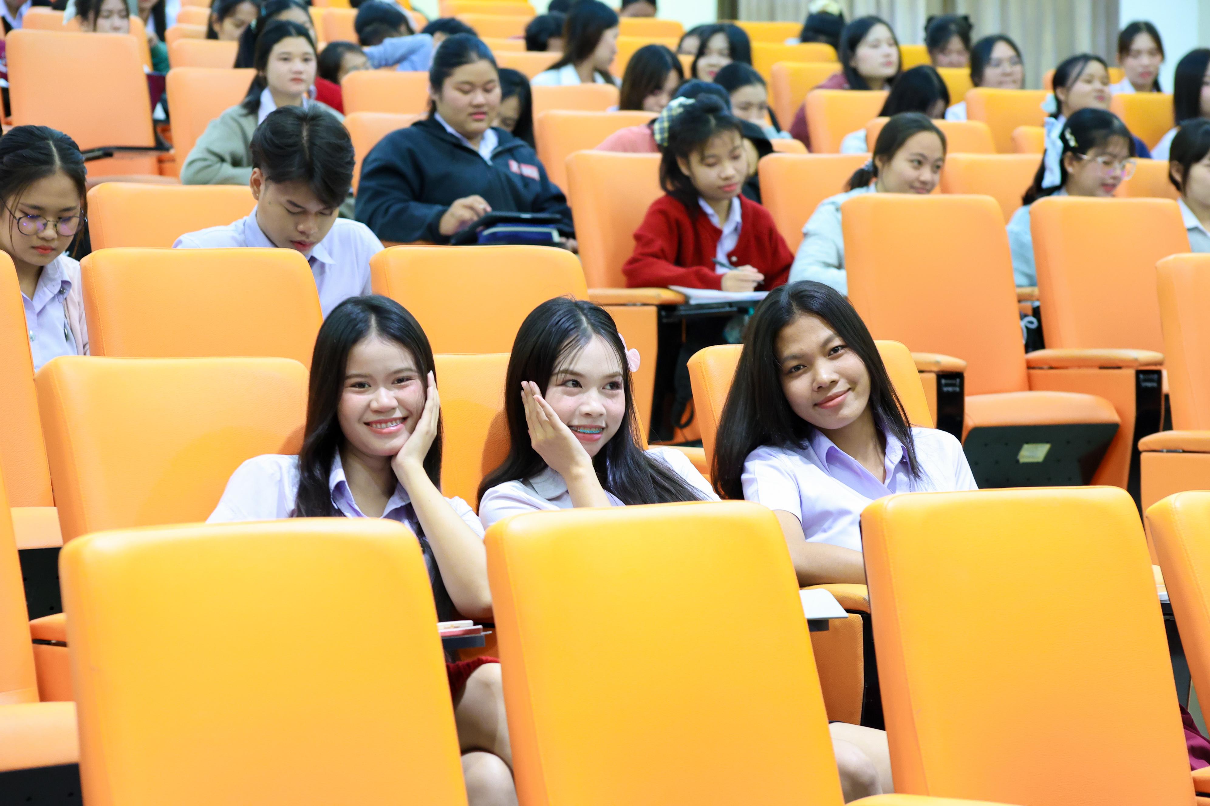 88. วันที่ 24 กันยายน 2569 คณะครุศาสตร์ มหาวิทยาลัยราชภัฏกำแพงเพชร ได้จัดการอบรมติวสอบใบอนุญาติประกอบวิชาชีพให้กับนักศึกษาชั้นปี 3