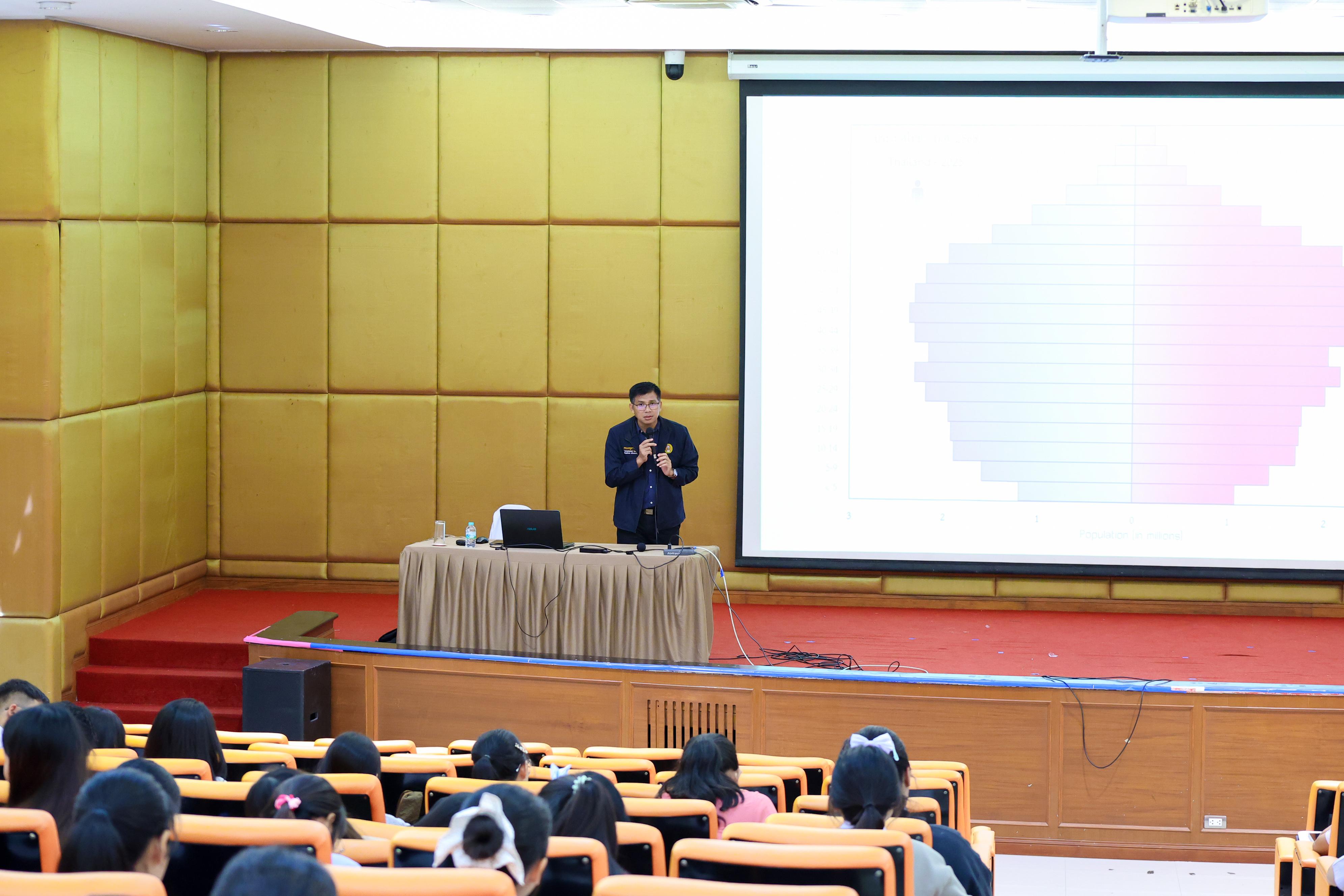 90. วันที่ 24 กันยายน 2569 คณะครุศาสตร์ มหาวิทยาลัยราชภัฏกำแพงเพชร ได้จัดการอบรมติวสอบใบอนุญาติประกอบวิชาชีพให้กับนักศึกษาชั้นปี 3
