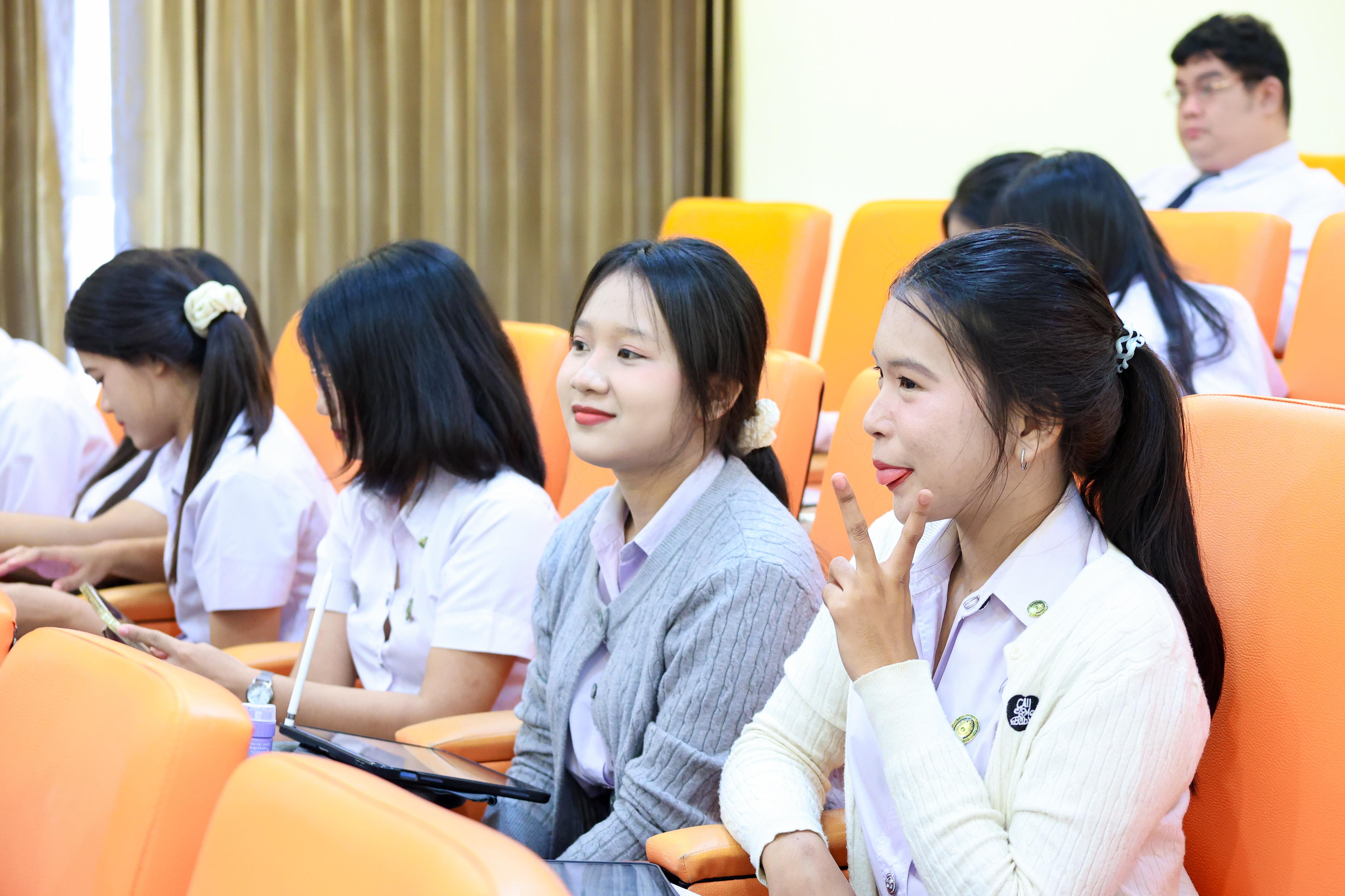 97. วันที่ 24 กันยายน 2569 คณะครุศาสตร์ มหาวิทยาลัยราชภัฏกำแพงเพชร ได้จัดการอบรมติวสอบใบอนุญาติประกอบวิชาชีพให้กับนักศึกษาชั้นปี 3