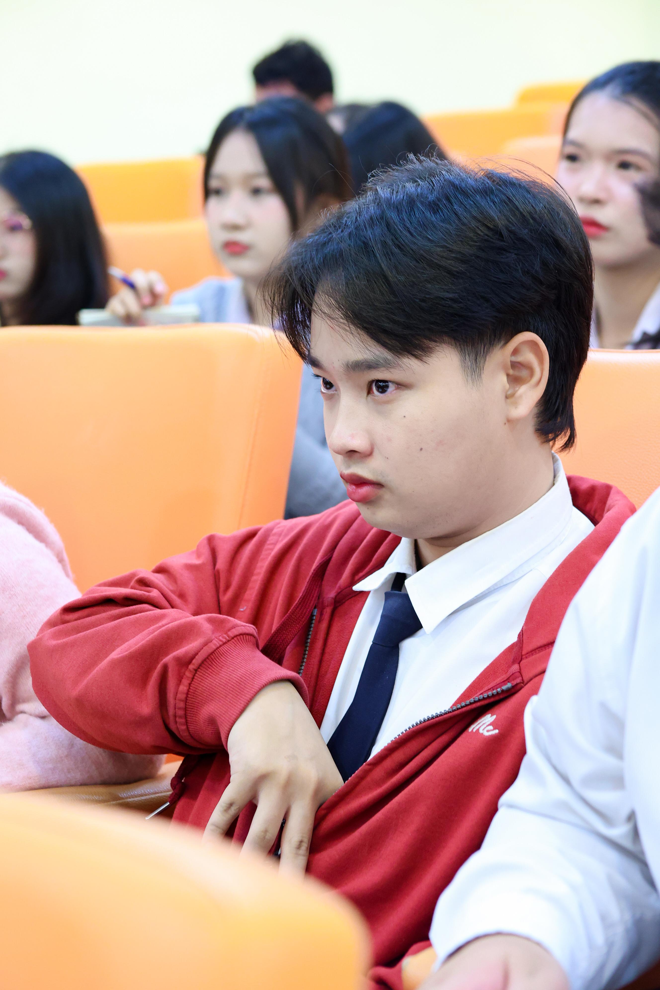 100. วันที่ 24 กันยายน 2569 คณะครุศาสตร์ มหาวิทยาลัยราชภัฏกำแพงเพชร ได้จัดการอบรมติวสอบใบอนุญาติประกอบวิชาชีพให้กับนักศึกษาชั้นปี 3