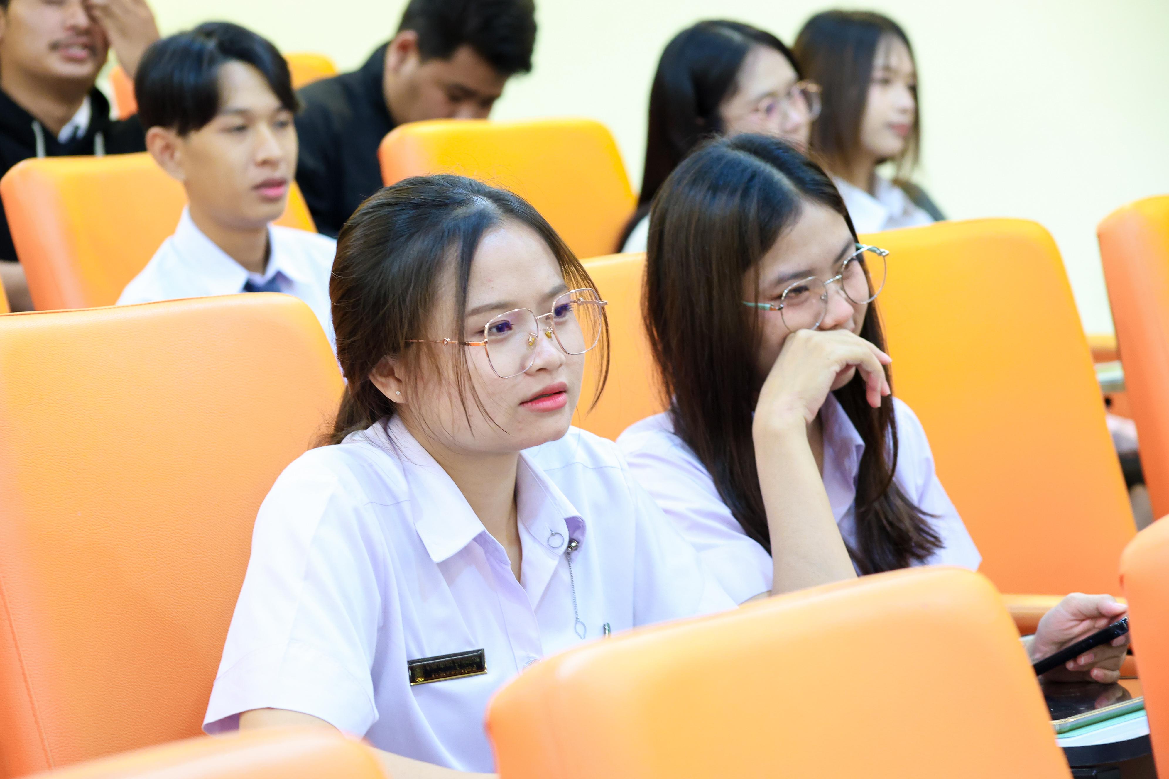 104. วันที่ 24 กันยายน 2569 คณะครุศาสตร์ มหาวิทยาลัยราชภัฏกำแพงเพชร ได้จัดการอบรมติวสอบใบอนุญาติประกอบวิชาชีพให้กับนักศึกษาชั้นปี 3