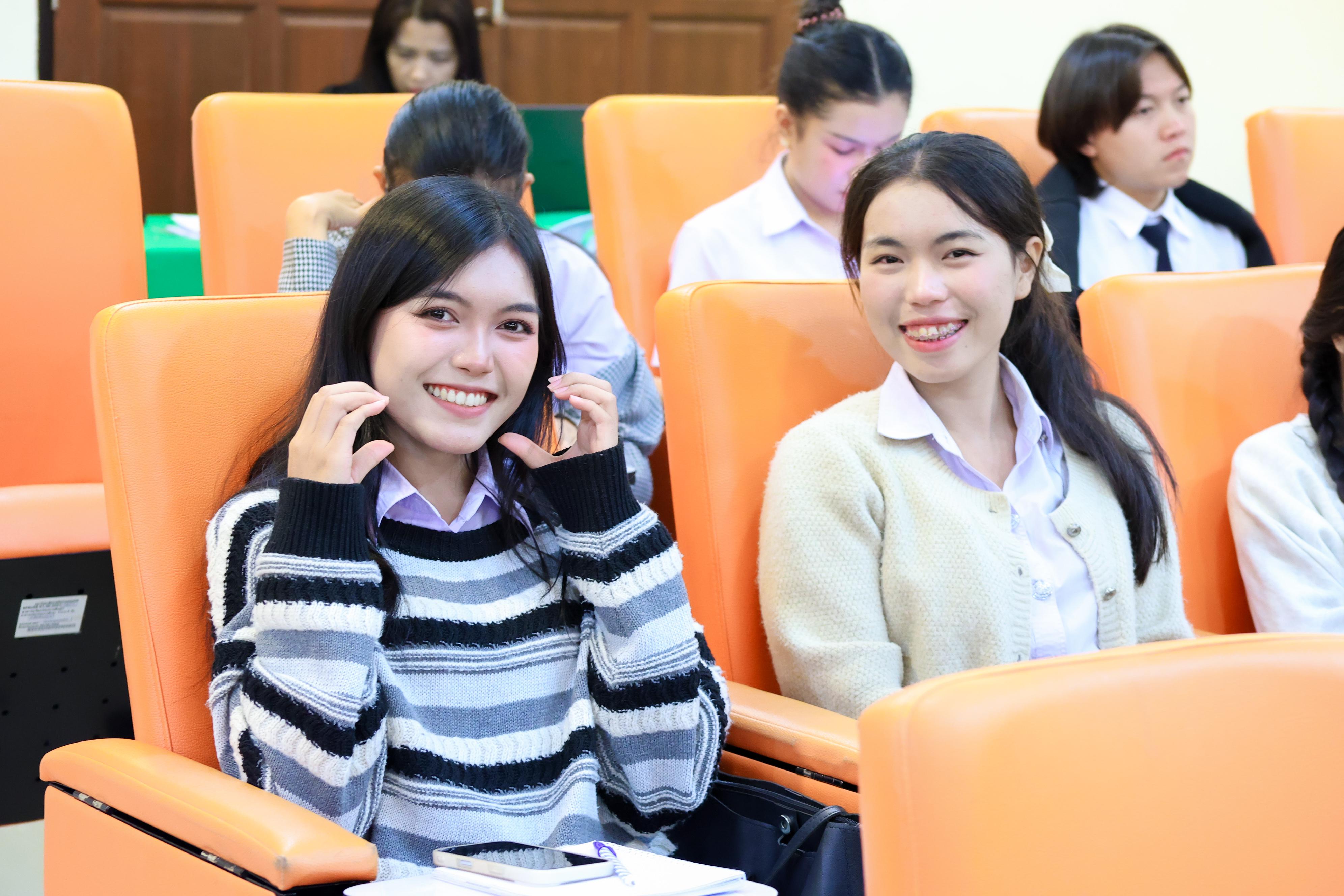 113. วันที่ 24 กันยายน 2569 คณะครุศาสตร์ มหาวิทยาลัยราชภัฏกำแพงเพชร ได้จัดการอบรมติวสอบใบอนุญาติประกอบวิชาชีพให้กับนักศึกษาชั้นปี 3