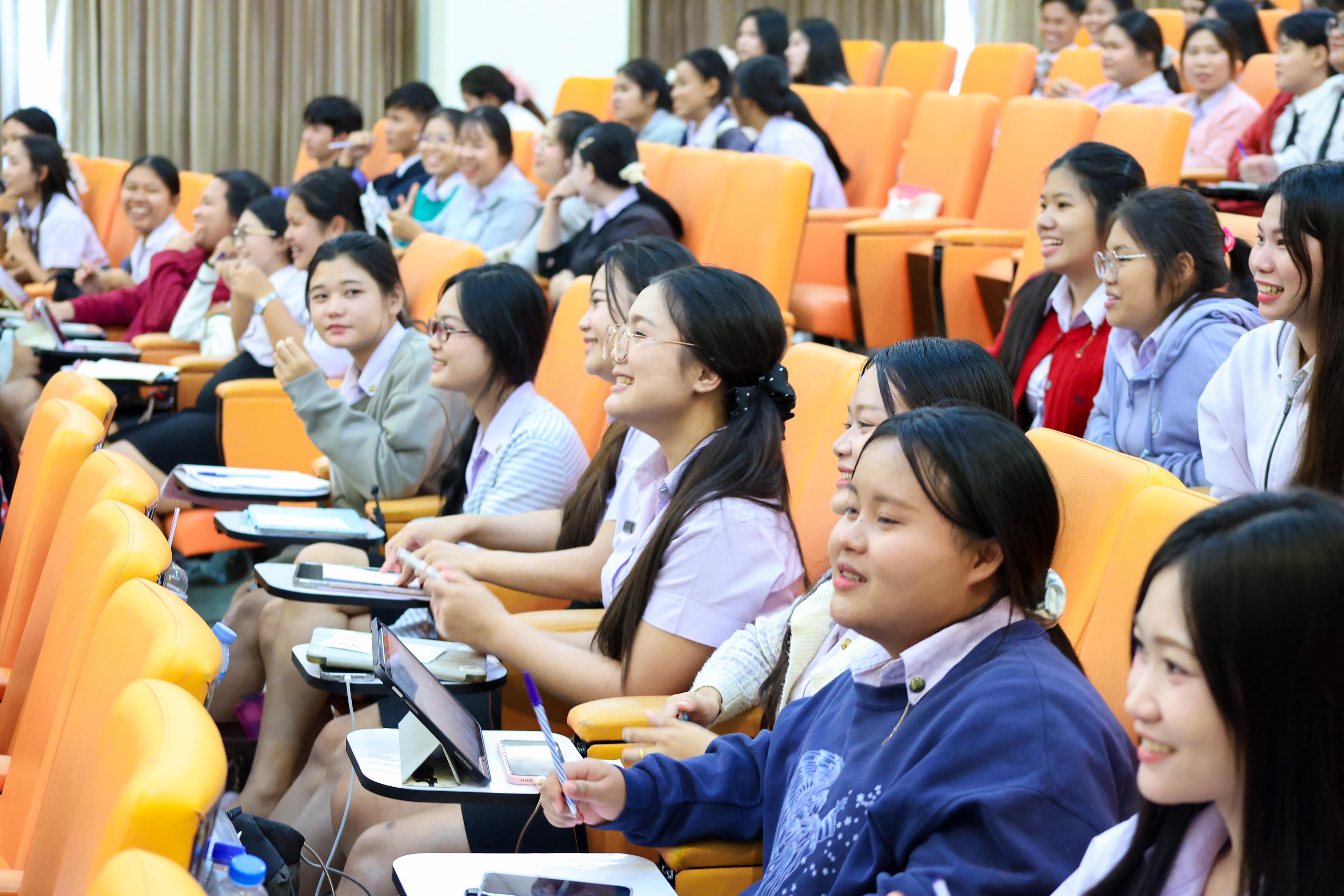 148. วันที่ 24 กันยายน 2569 คณะครุศาสตร์ มหาวิทยาลัยราชภัฏกำแพงเพชร ได้จัดการอบรมติวสอบใบอนุญาติประกอบวิชาชีพให้กับนักศึกษาชั้นปี 3