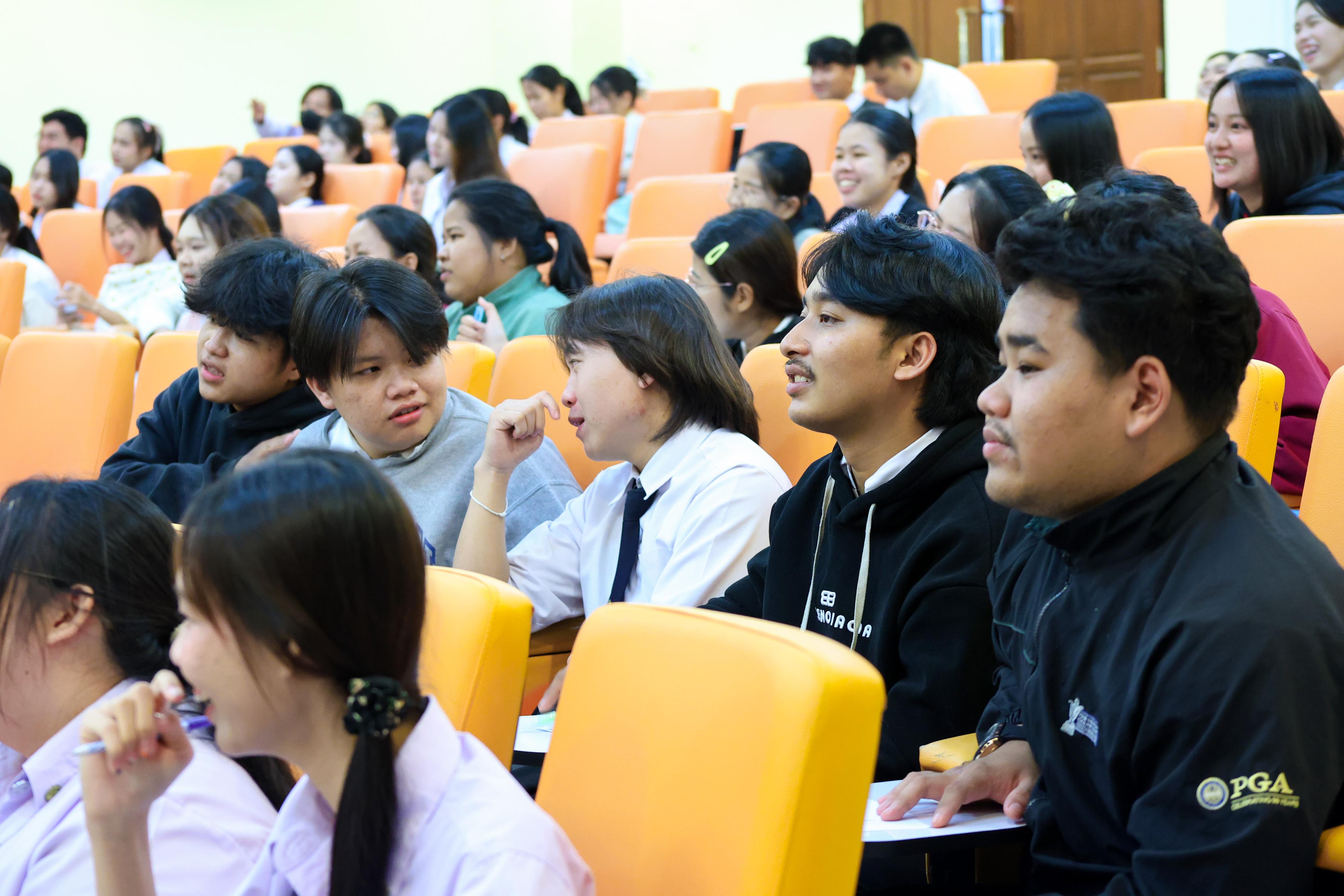 150. วันที่ 24 กันยายน 2569 คณะครุศาสตร์ มหาวิทยาลัยราชภัฏกำแพงเพชร ได้จัดการอบรมติวสอบใบอนุญาติประกอบวิชาชีพให้กับนักศึกษาชั้นปี 3