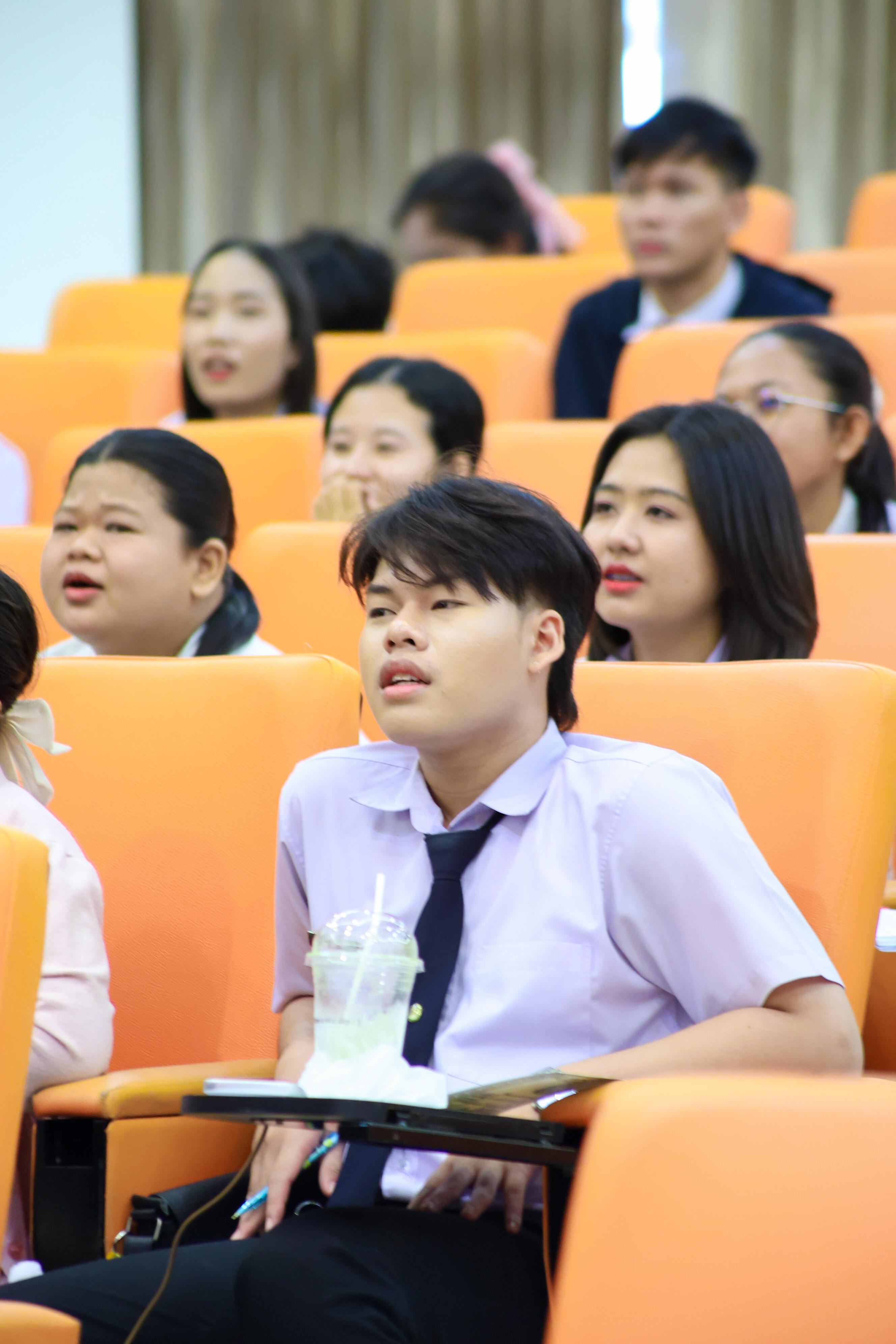 154. วันที่ 24 กันยายน 2569 คณะครุศาสตร์ มหาวิทยาลัยราชภัฏกำแพงเพชร ได้จัดการอบรมติวสอบใบอนุญาติประกอบวิชาชีพให้กับนักศึกษาชั้นปี 3