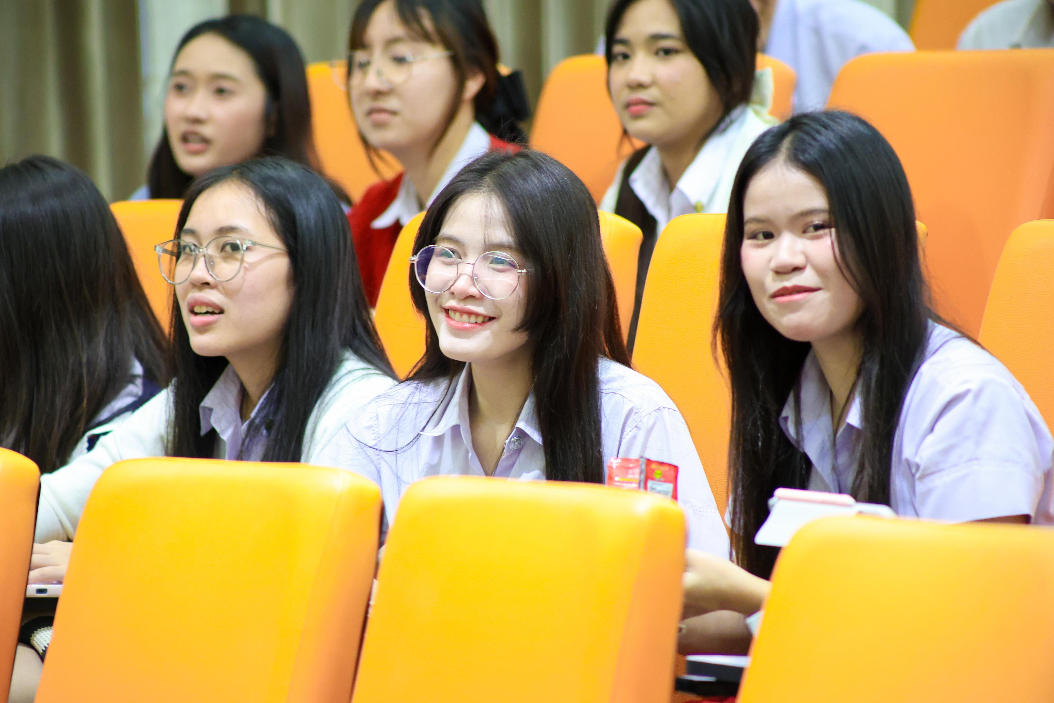 158. วันที่ 24 กันยายน 2569 คณะครุศาสตร์ มหาวิทยาลัยราชภัฏกำแพงเพชร ได้จัดการอบรมติวสอบใบอนุญาติประกอบวิชาชีพให้กับนักศึกษาชั้นปี 3