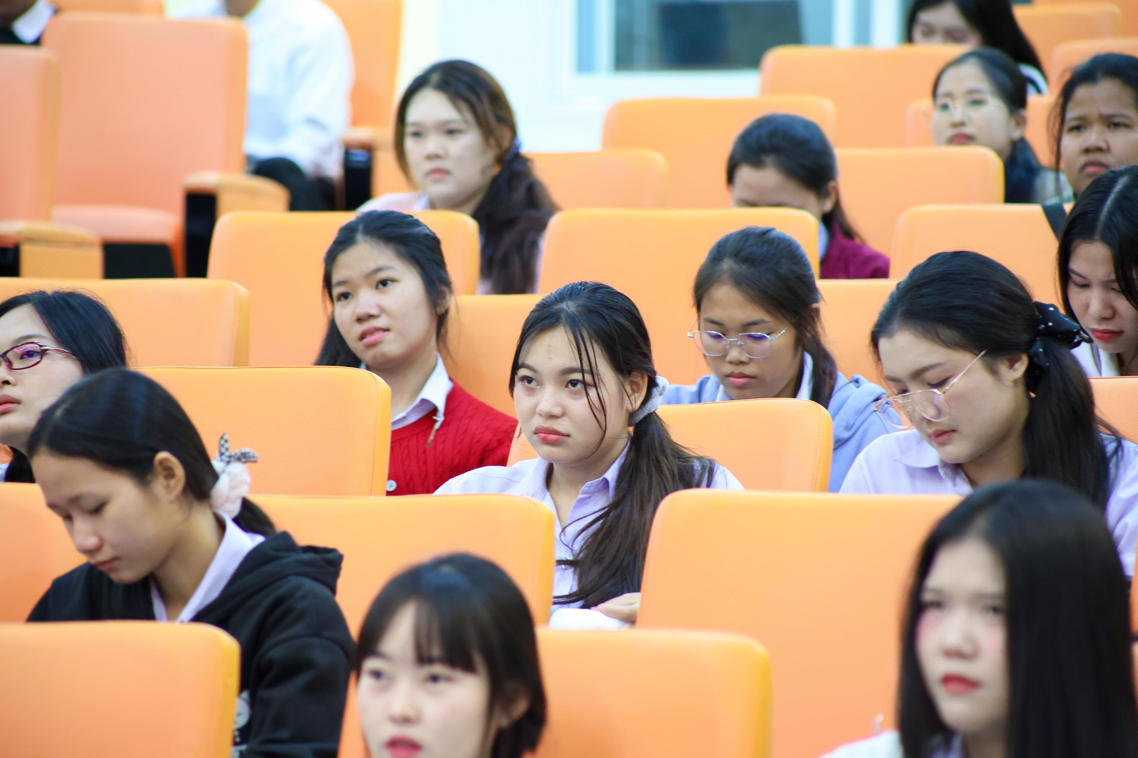 161. วันที่ 24 กันยายน 2569 คณะครุศาสตร์ มหาวิทยาลัยราชภัฏกำแพงเพชร ได้จัดการอบรมติวสอบใบอนุญาติประกอบวิชาชีพให้กับนักศึกษาชั้นปี 3