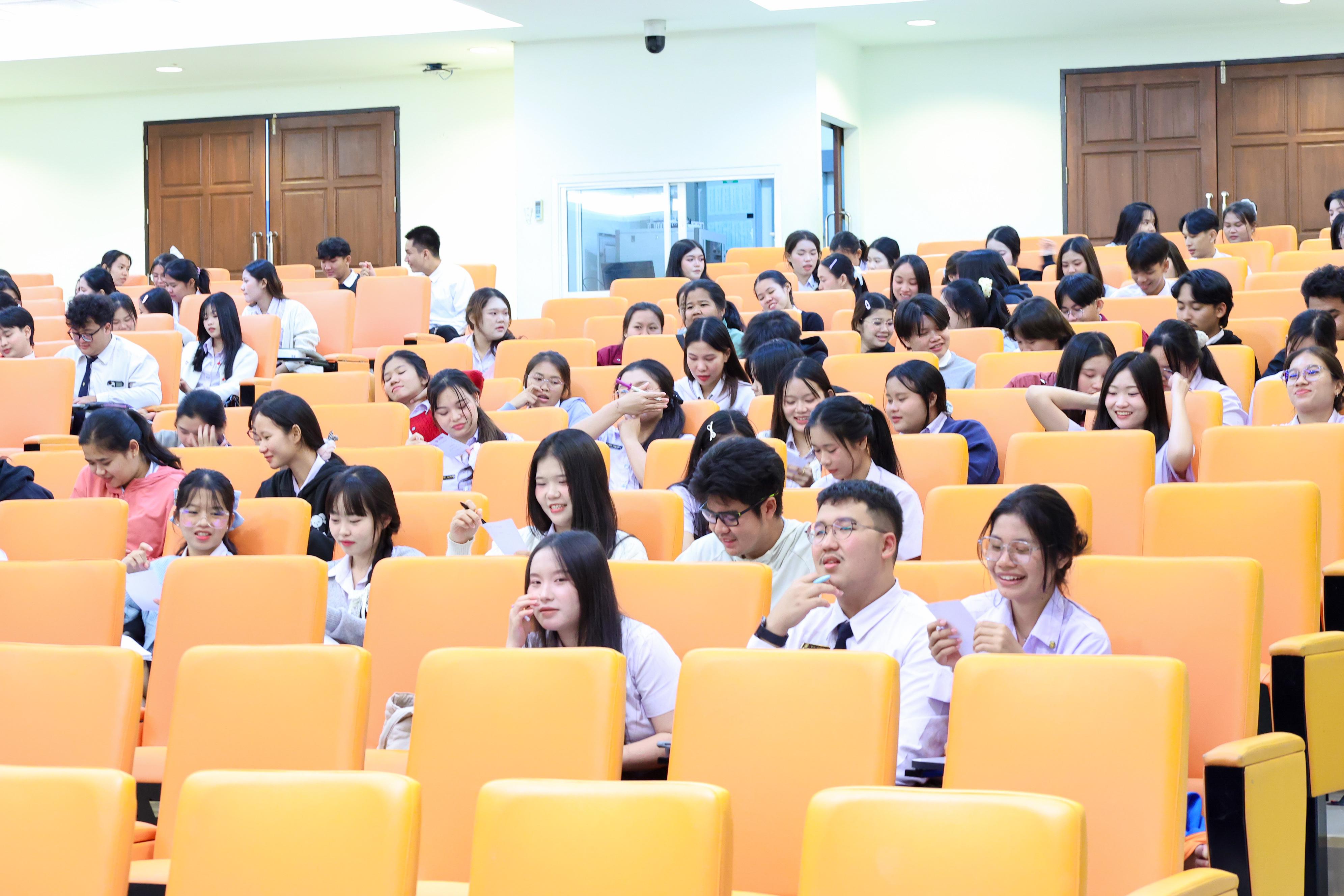 162. วันที่ 24 กันยายน 2569 คณะครุศาสตร์ มหาวิทยาลัยราชภัฏกำแพงเพชร ได้จัดการอบรมติวสอบใบอนุญาติประกอบวิชาชีพให้กับนักศึกษาชั้นปี 3
