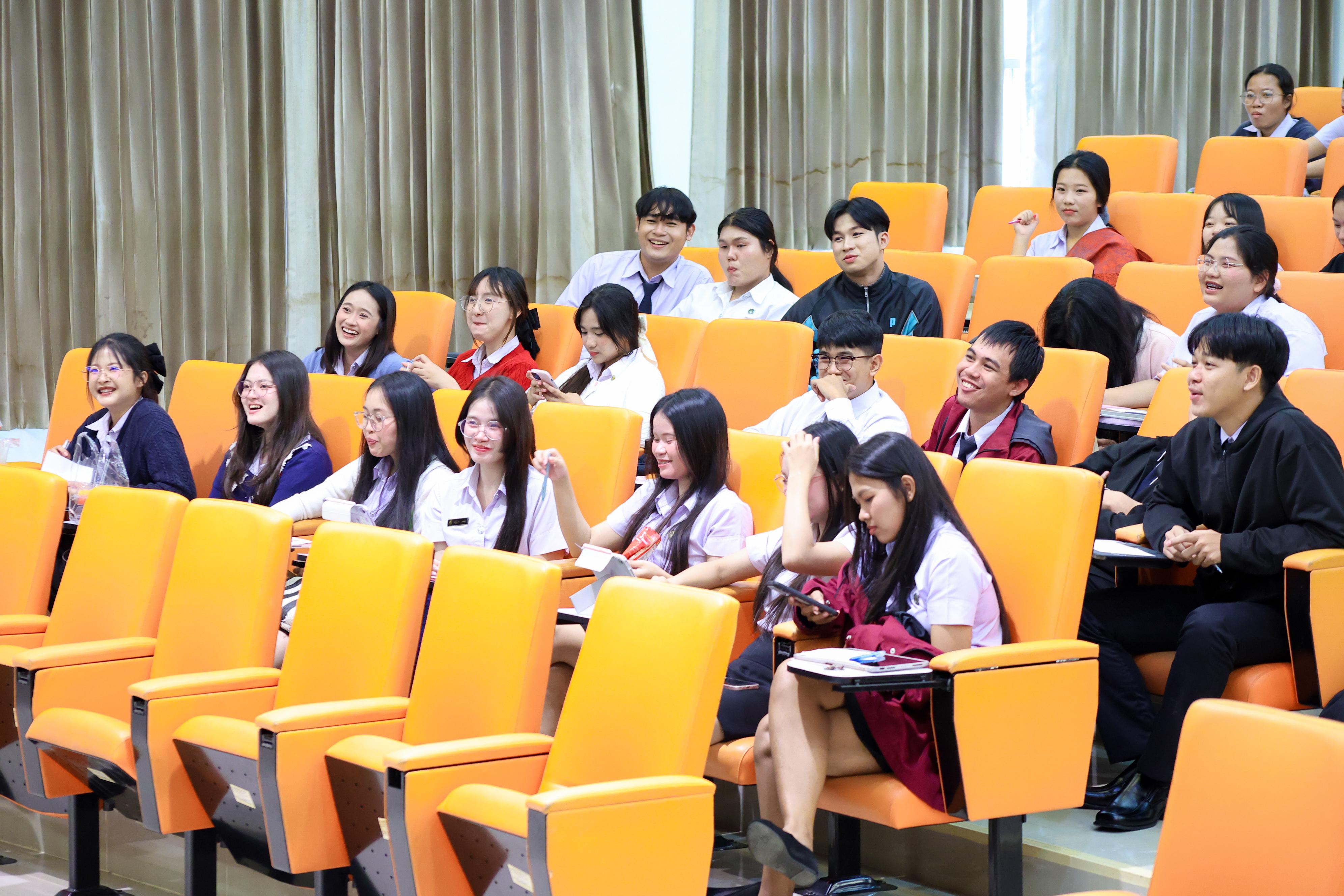 168. วันที่ 24 กันยายน 2569 คณะครุศาสตร์ มหาวิทยาลัยราชภัฏกำแพงเพชร ได้จัดการอบรมติวสอบใบอนุญาติประกอบวิชาชีพให้กับนักศึกษาชั้นปี 3