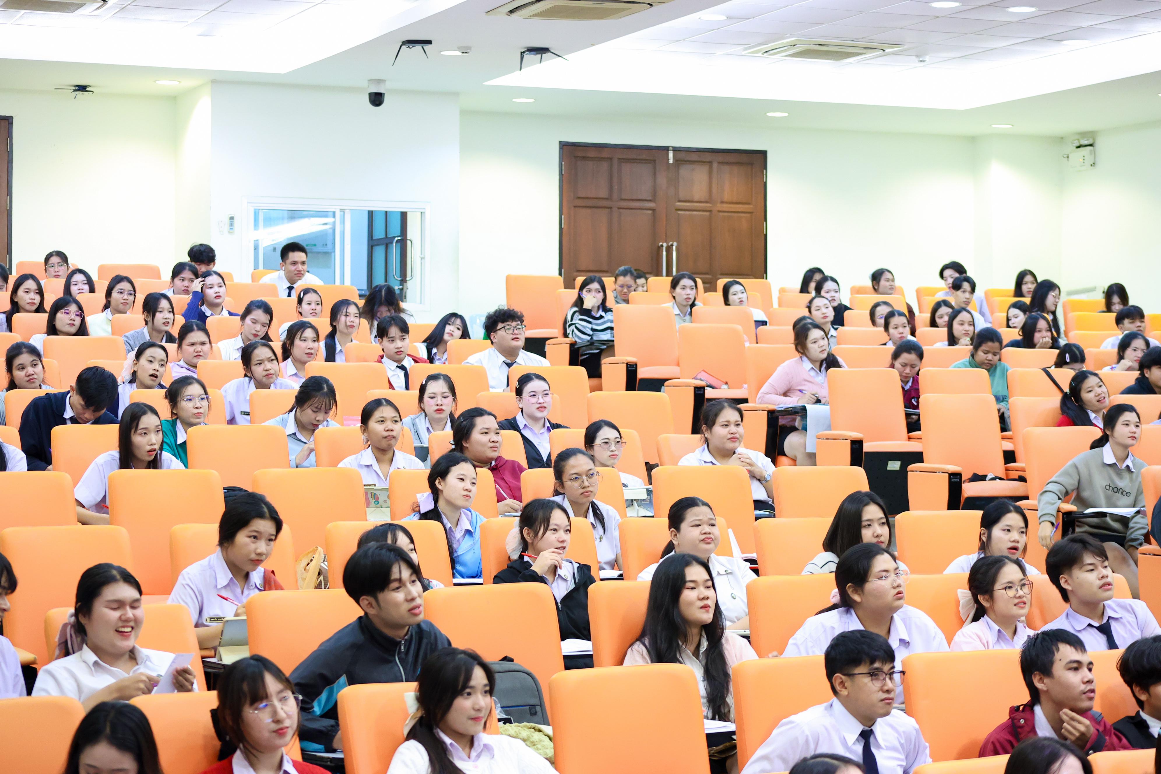 169. วันที่ 24 กันยายน 2569 คณะครุศาสตร์ มหาวิทยาลัยราชภัฏกำแพงเพชร ได้จัดการอบรมติวสอบใบอนุญาติประกอบวิชาชีพให้กับนักศึกษาชั้นปี 3