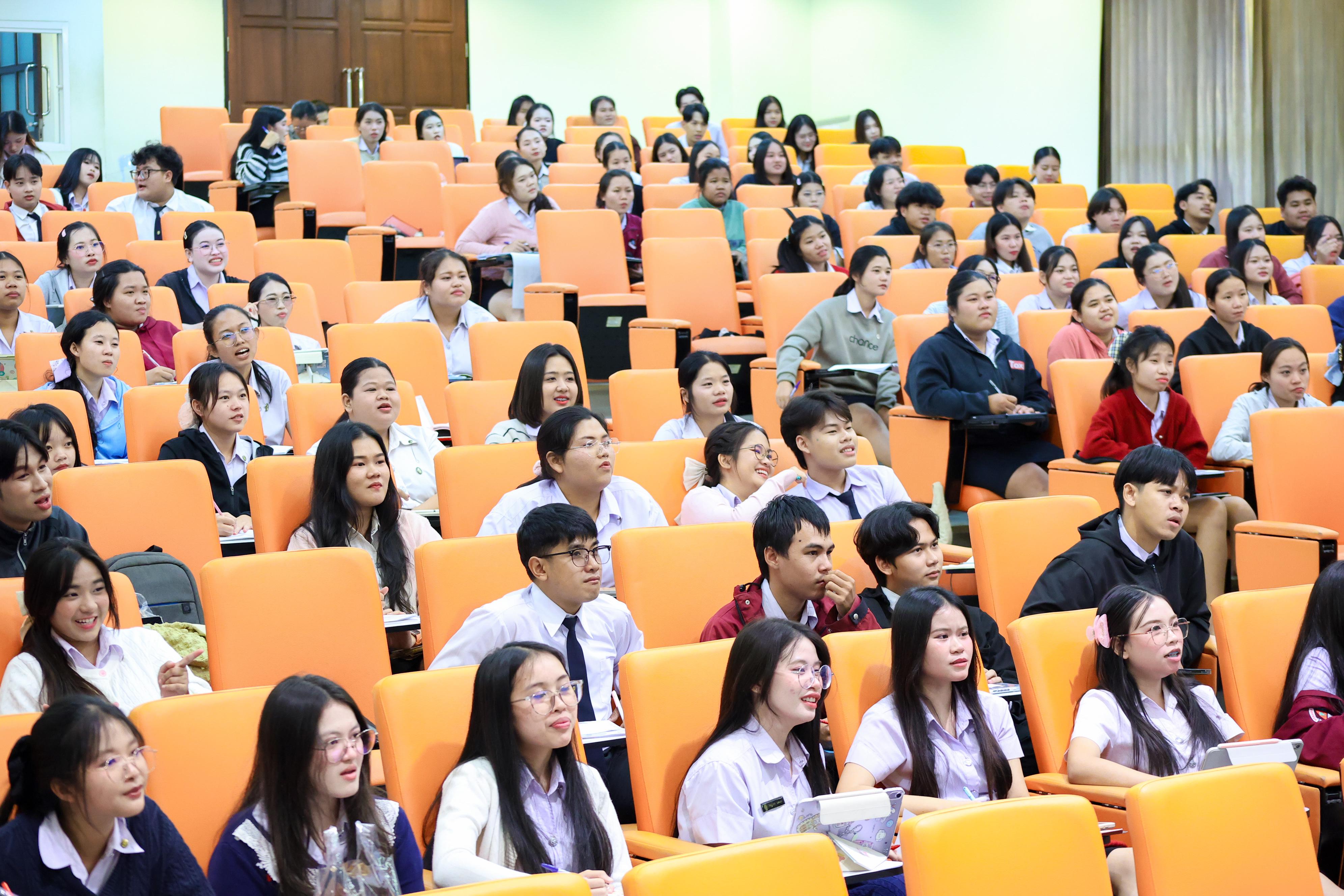 170. วันที่ 24 กันยายน 2569 คณะครุศาสตร์ มหาวิทยาลัยราชภัฏกำแพงเพชร ได้จัดการอบรมติวสอบใบอนุญาติประกอบวิชาชีพให้กับนักศึกษาชั้นปี 3
