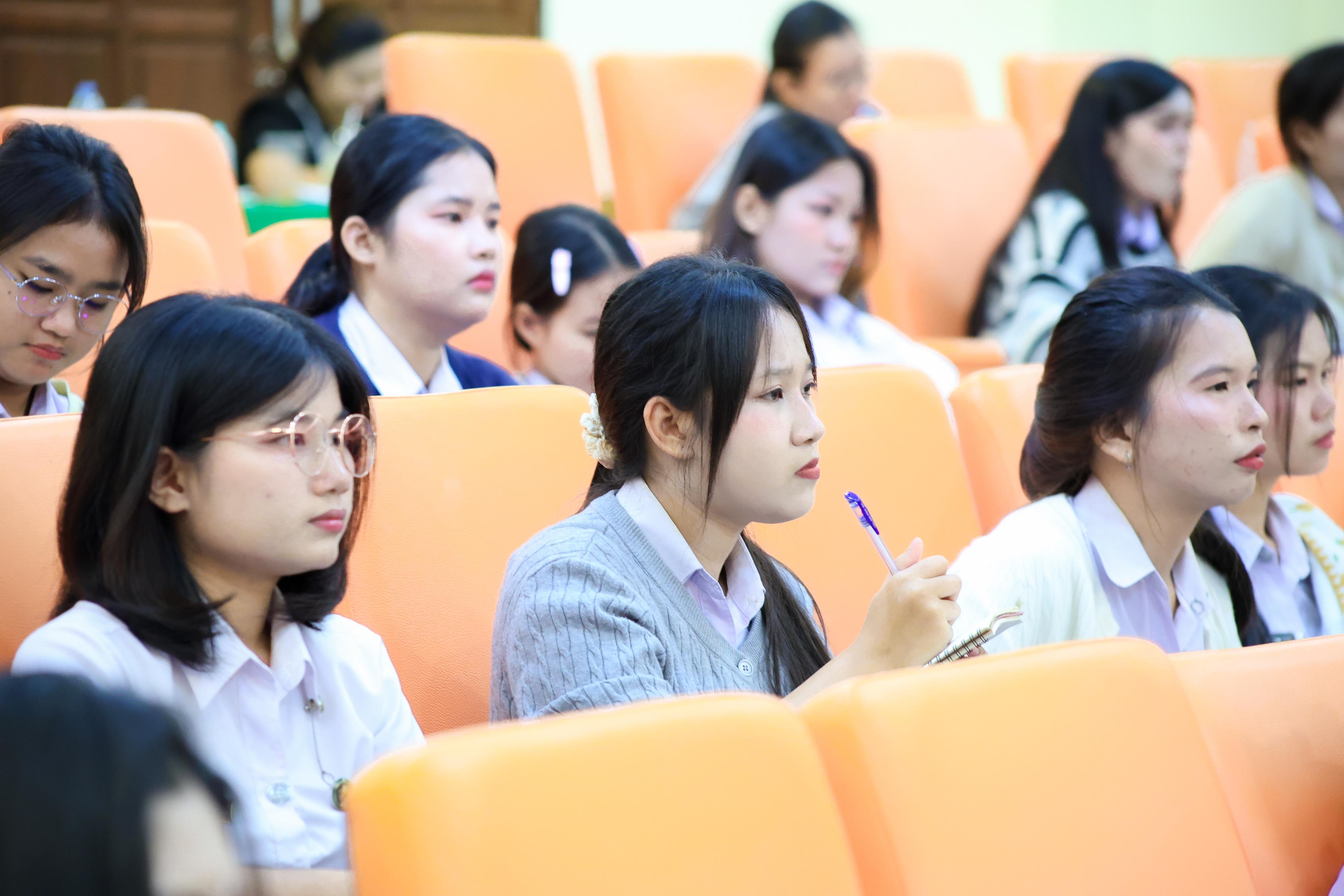 184. วันที่ 24 กันยายน 2569 คณะครุศาสตร์ มหาวิทยาลัยราชภัฏกำแพงเพชร ได้จัดการอบรมติวสอบใบอนุญาติประกอบวิชาชีพให้กับนักศึกษาชั้นปี 3