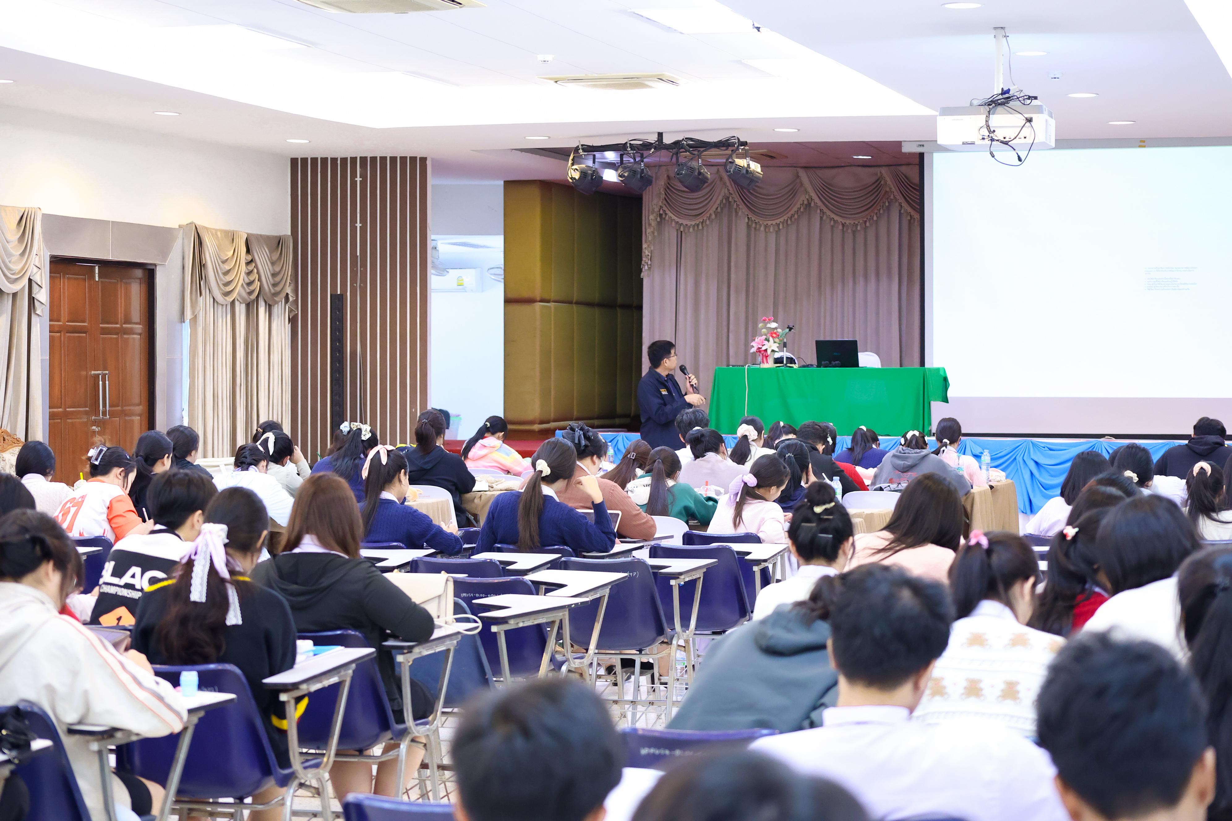 196. วันที่ 24 กันยายน 2569 คณะครุศาสตร์ มหาวิทยาลัยราชภัฏกำแพงเพชร ได้จัดการอบรมติวสอบใบอนุญาติประกอบวิชาชีพให้กับนักศึกษาชั้นปี 3