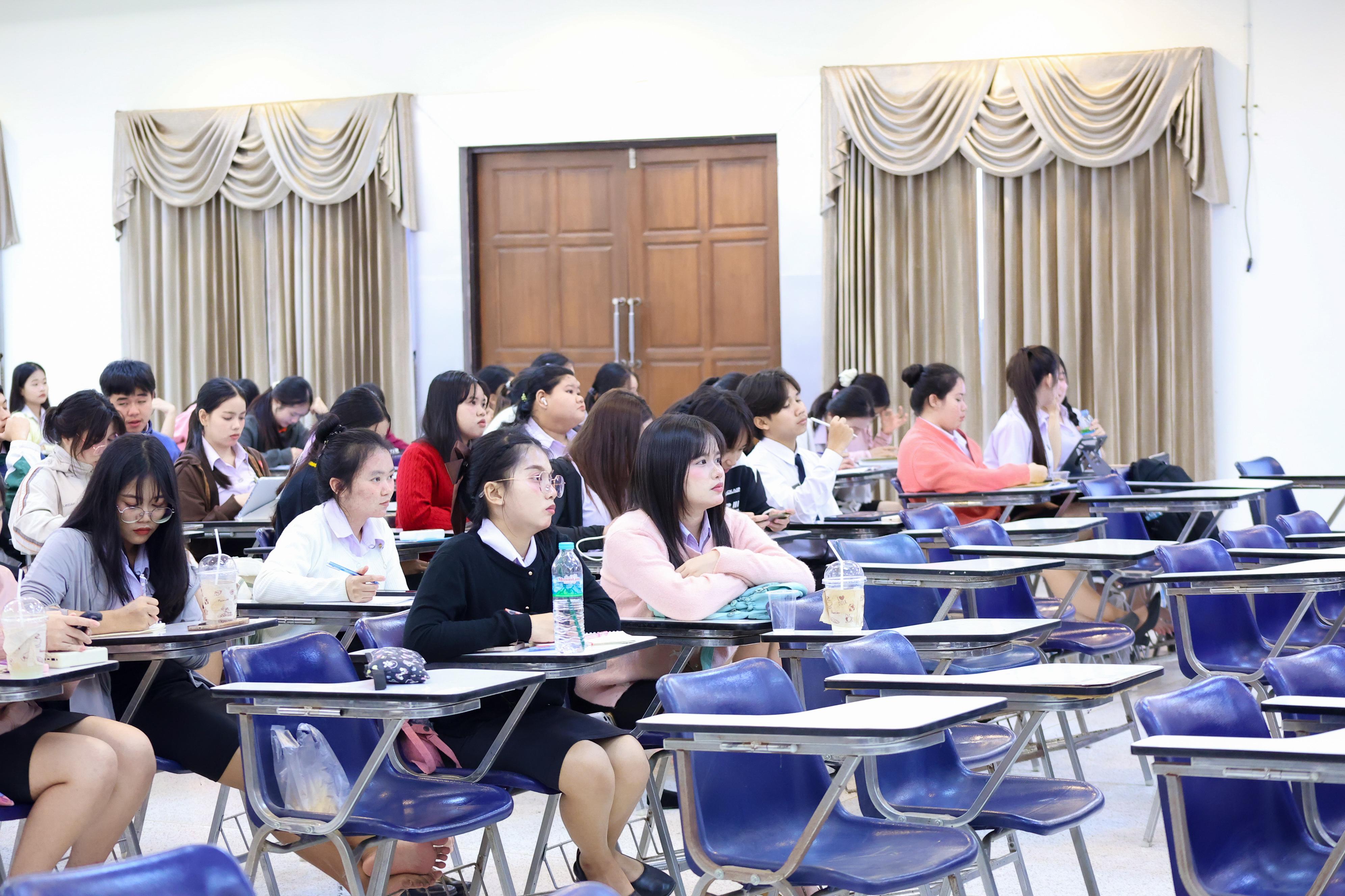 203. วันที่ 24 กันยายน 2569 คณะครุศาสตร์ มหาวิทยาลัยราชภัฏกำแพงเพชร ได้จัดการอบรมติวสอบใบอนุญาติประกอบวิชาชีพให้กับนักศึกษาชั้นปี 3