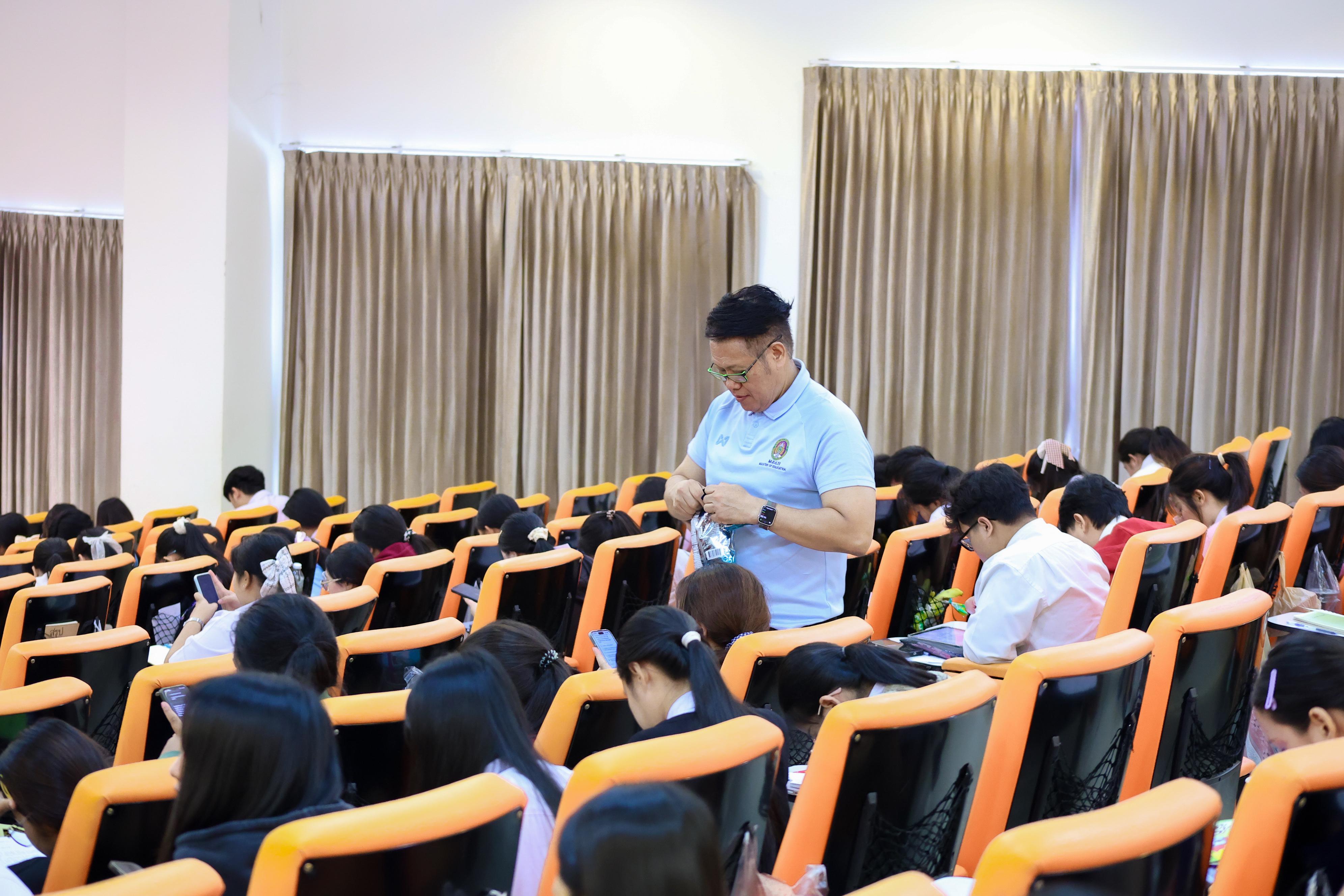 219. วันที่ 24 กันยายน 2569 คณะครุศาสตร์ มหาวิทยาลัยราชภัฏกำแพงเพชร ได้จัดการอบรมติวสอบใบอนุญาติประกอบวิชาชีพให้กับนักศึกษาชั้นปี 3