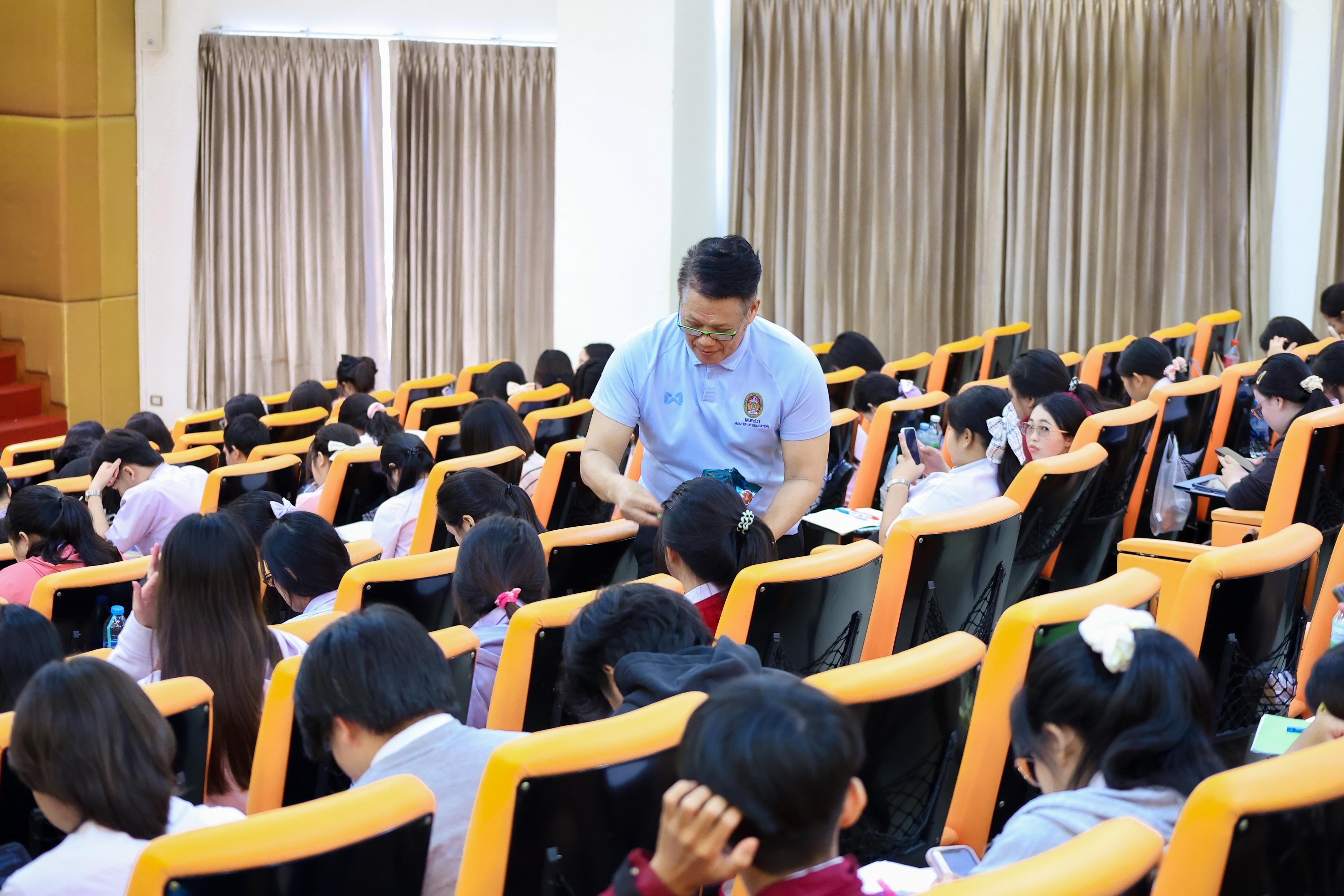 220. วันที่ 24 กันยายน 2569 คณะครุศาสตร์ มหาวิทยาลัยราชภัฏกำแพงเพชร ได้จัดการอบรมติวสอบใบอนุญาติประกอบวิชาชีพให้กับนักศึกษาชั้นปี 3