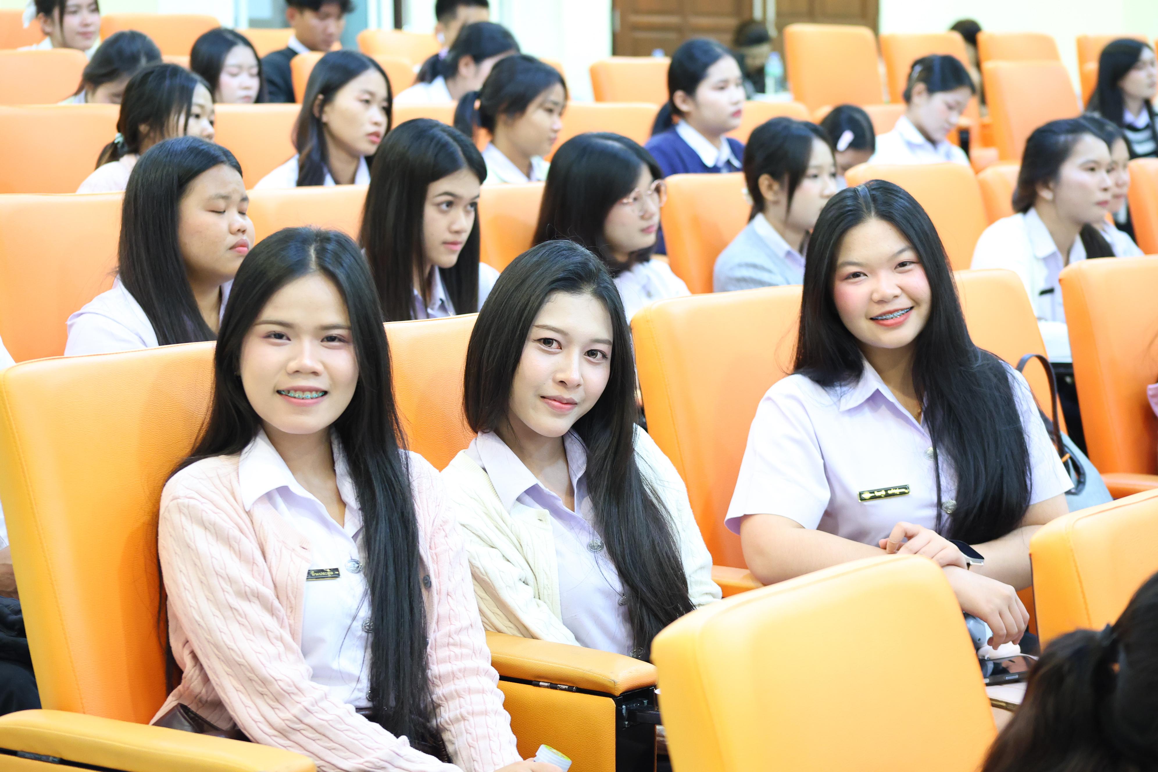 243. วันที่ 24 กันยายน 2569 คณะครุศาสตร์ มหาวิทยาลัยราชภัฏกำแพงเพชร ได้จัดการอบรมติวสอบใบอนุญาติประกอบวิชาชีพให้กับนักศึกษาชั้นปี 3