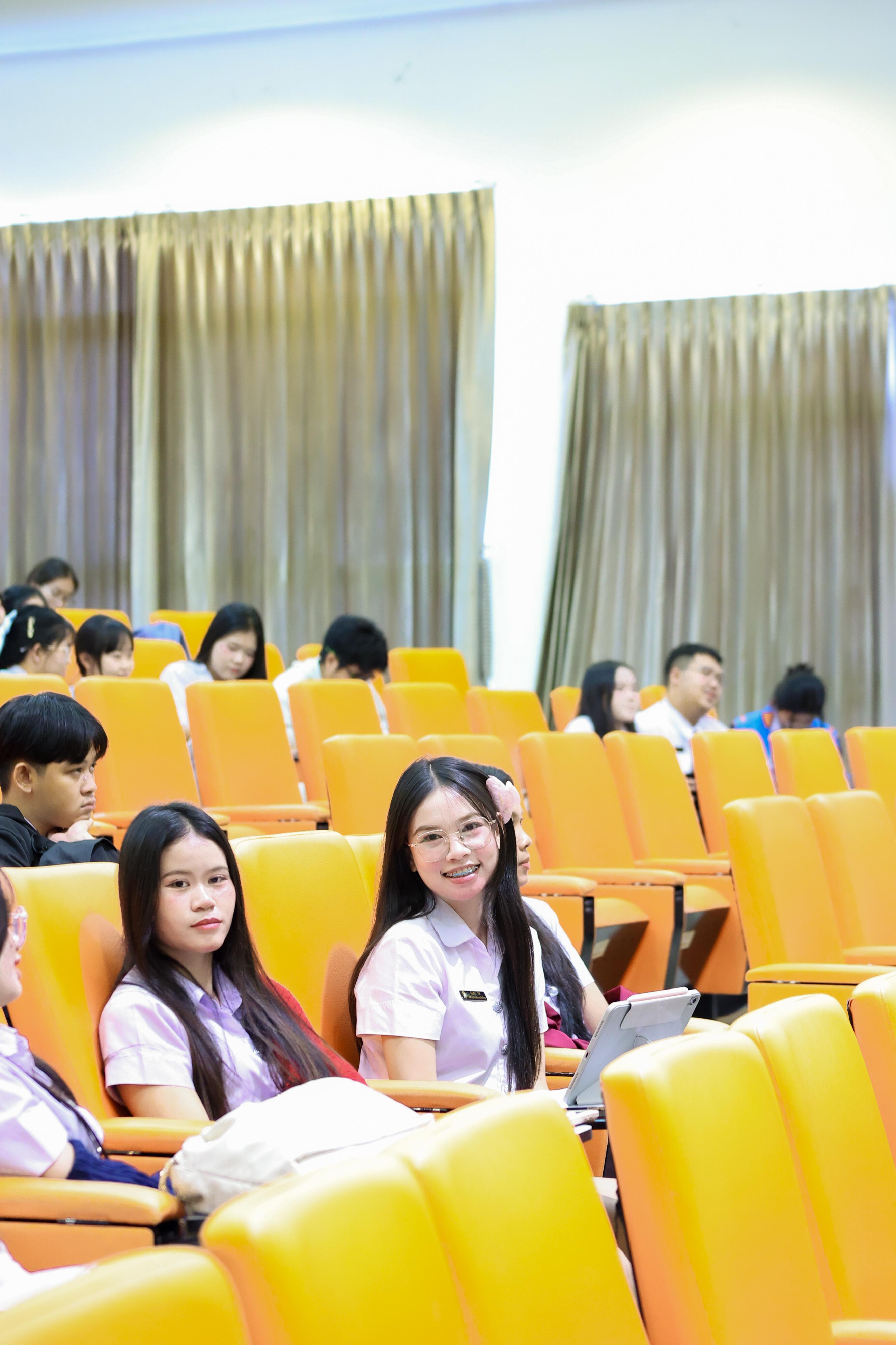 246. วันที่ 24 กันยายน 2569 คณะครุศาสตร์ มหาวิทยาลัยราชภัฏกำแพงเพชร ได้จัดการอบรมติวสอบใบอนุญาติประกอบวิชาชีพให้กับนักศึกษาชั้นปี 3