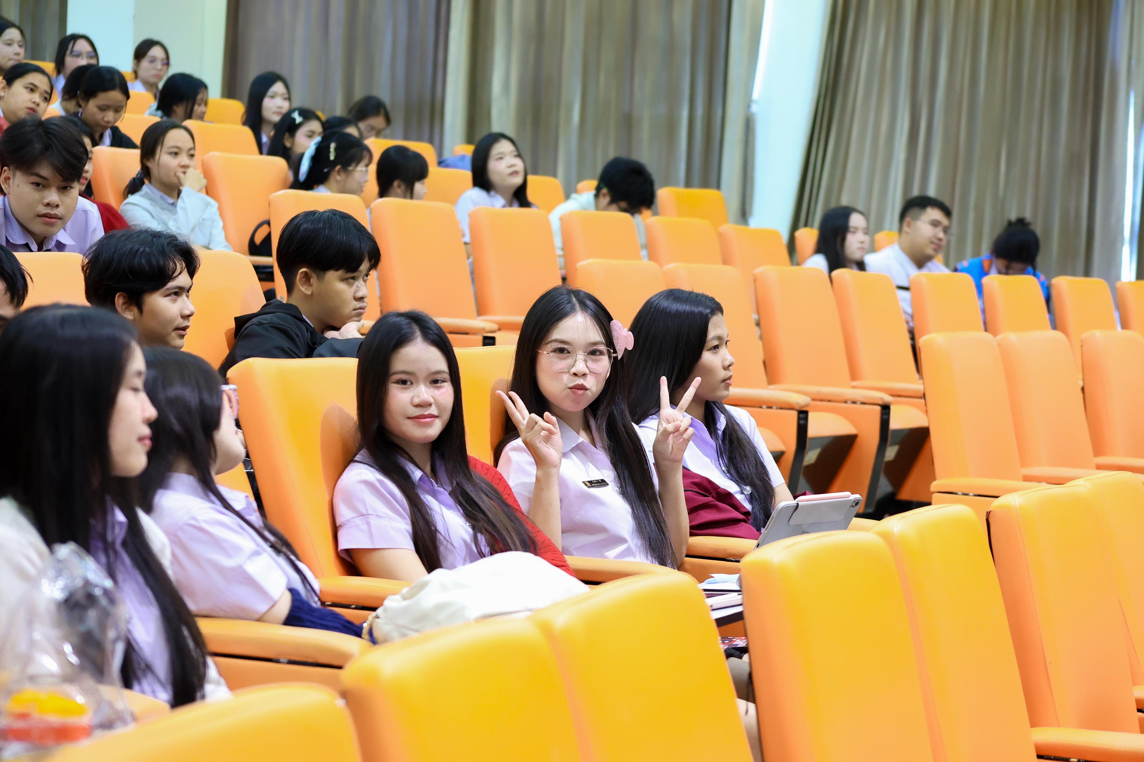 247. วันที่ 24 กันยายน 2569 คณะครุศาสตร์ มหาวิทยาลัยราชภัฏกำแพงเพชร ได้จัดการอบรมติวสอบใบอนุญาติประกอบวิชาชีพให้กับนักศึกษาชั้นปี 3