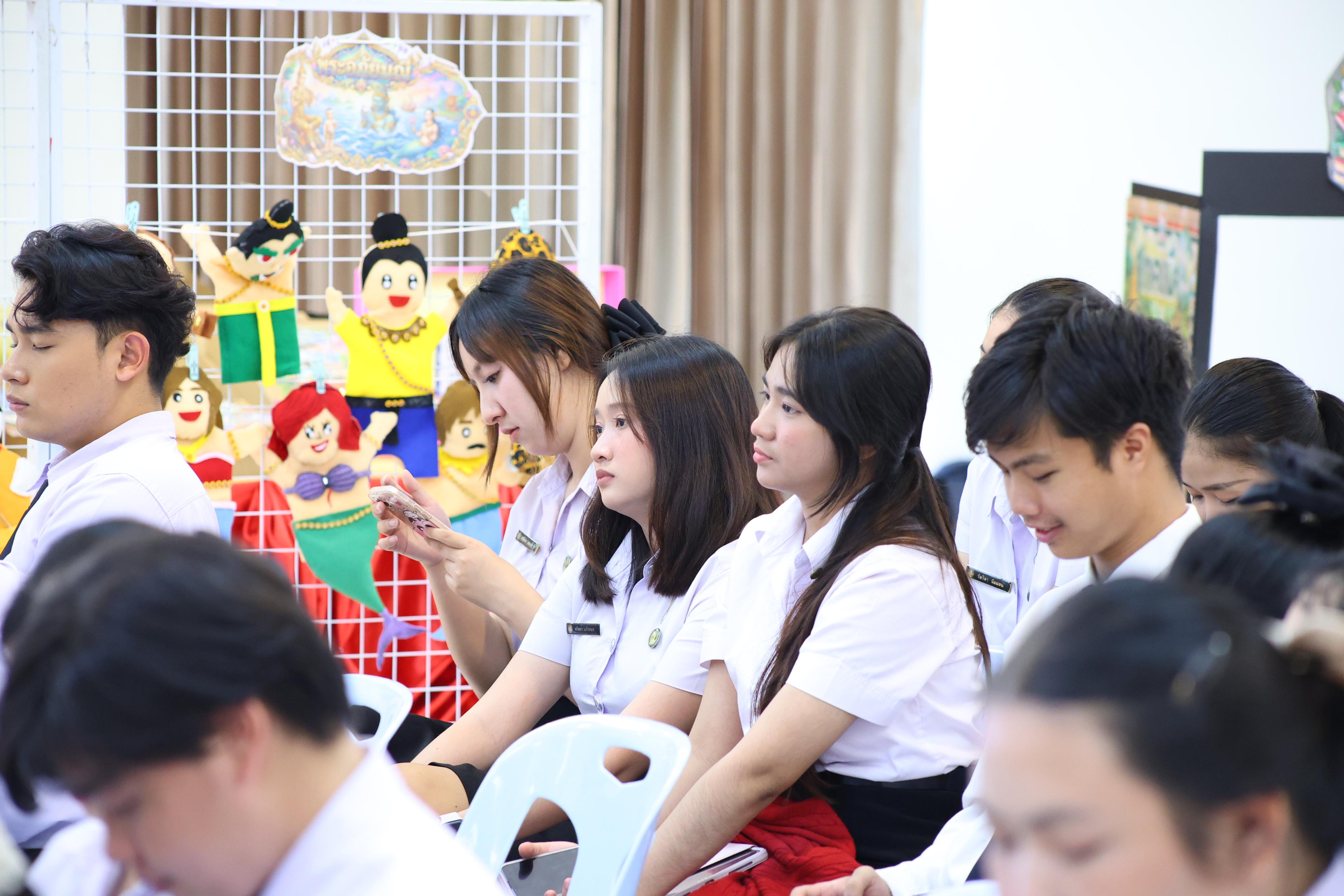 135. วันที่ 30 กันยายน 2569 โปรแกรมวิชาภาษาไทย คณะครุศาสตร์ มหาวิทยาลัยราชภัฏกำแพงเพชร ได้จัดนิทรรศแสดงสื่อภาษาไทย ณ ห้องประชุมคุรุร่มสัก1 คณะครุศาสตร์ มหาวิทยาลัยราชภัฏกำแพงเพชร