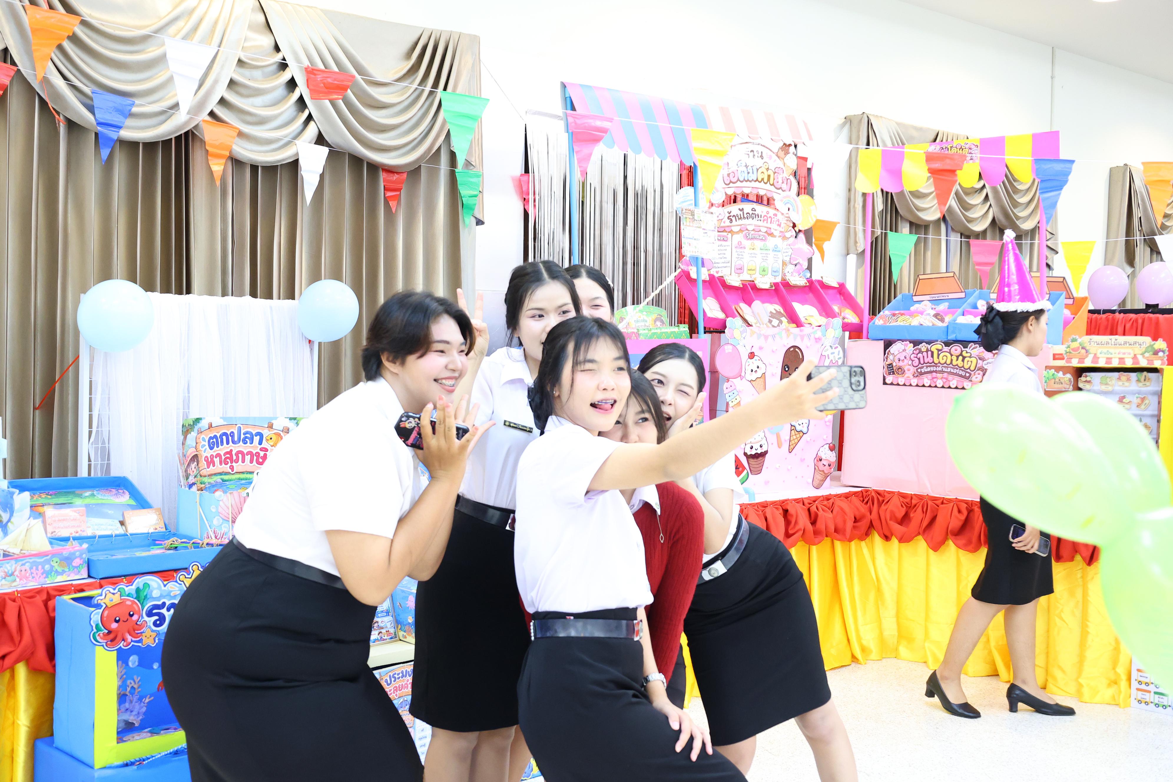 184. วันที่ 30 กันยายน 2569 โปรแกรมวิชาภาษาไทย คณะครุศาสตร์ มหาวิทยาลัยราชภัฏกำแพงเพชร ได้จัดนิทรรศแสดงสื่อภาษาไทย ณ ห้องประชุมคุรุร่มสัก1 คณะครุศาสตร์ มหาวิทยาลัยราชภัฏกำแพงเพชร
