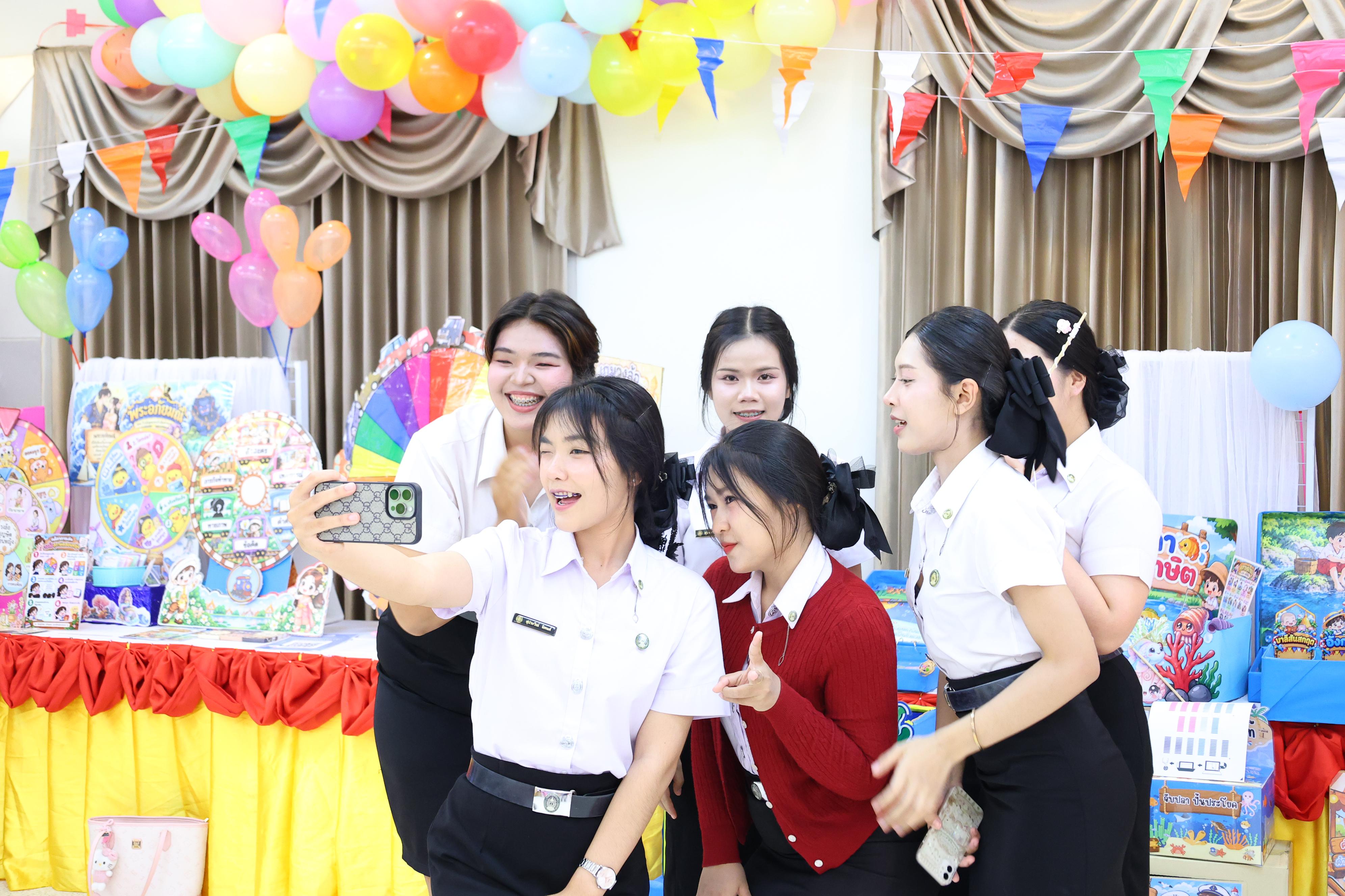 187. วันที่ 30 กันยายน 2569 โปรแกรมวิชาภาษาไทย คณะครุศาสตร์ มหาวิทยาลัยราชภัฏกำแพงเพชร ได้จัดนิทรรศแสดงสื่อภาษาไทย ณ ห้องประชุมคุรุร่มสัก1 คณะครุศาสตร์ มหาวิทยาลัยราชภัฏกำแพงเพชร