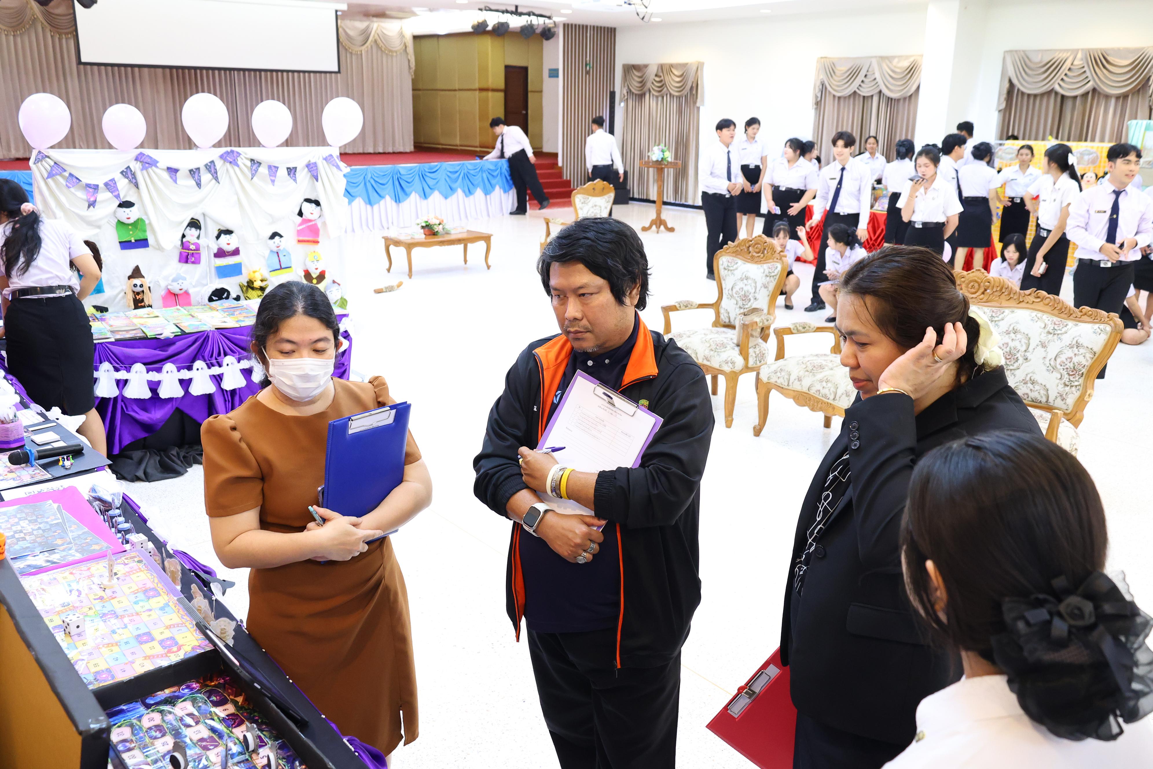 200. วันที่ 30 กันยายน 2569 โปรแกรมวิชาภาษาไทย คณะครุศาสตร์ มหาวิทยาลัยราชภัฏกำแพงเพชร ได้จัดนิทรรศแสดงสื่อภาษาไทย ณ ห้องประชุมคุรุร่มสัก1 คณะครุศาสตร์ มหาวิทยาลัยราชภัฏกำแพงเพชร