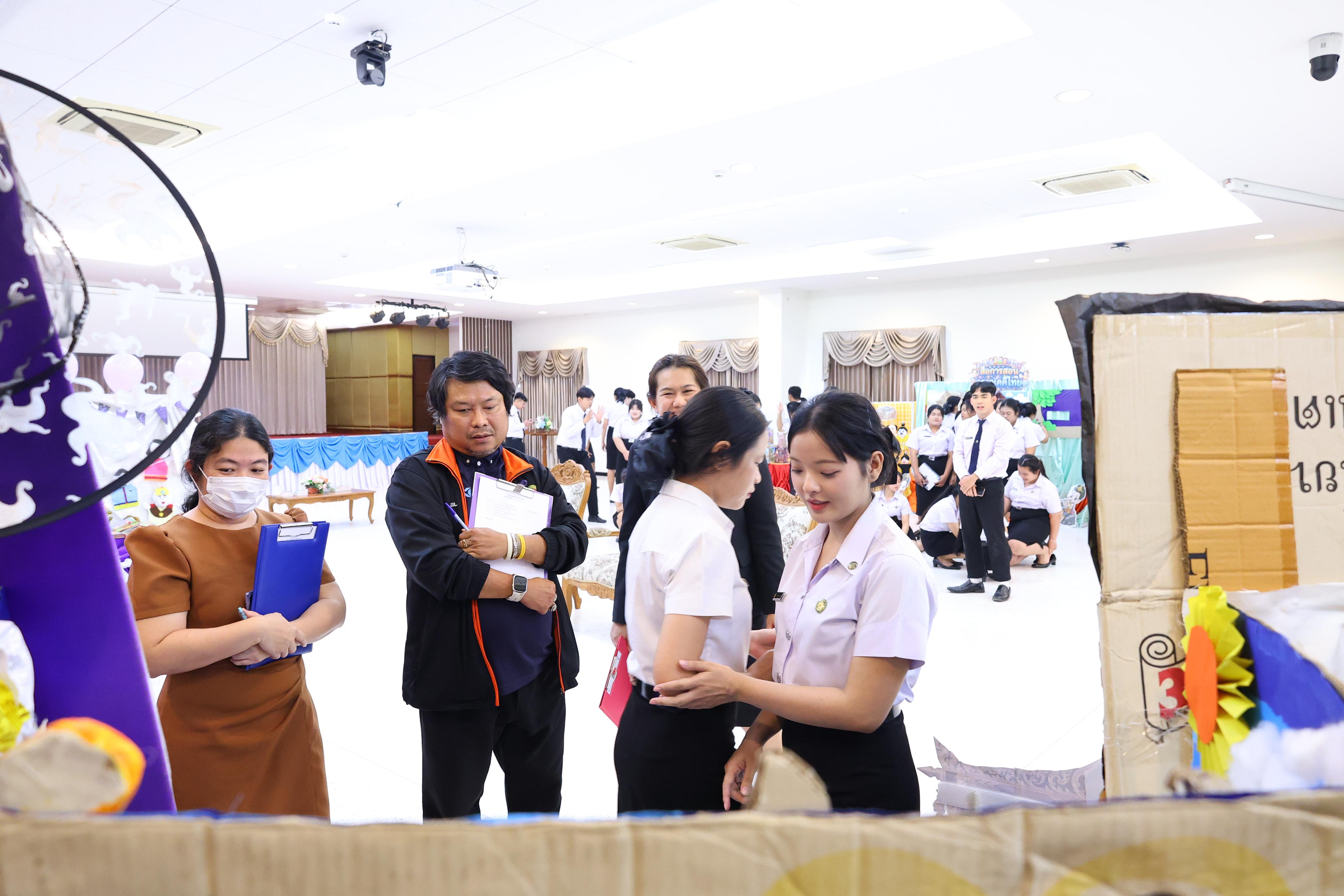 201. วันที่ 30 กันยายน 2569 โปรแกรมวิชาภาษาไทย คณะครุศาสตร์ มหาวิทยาลัยราชภัฏกำแพงเพชร ได้จัดนิทรรศแสดงสื่อภาษาไทย ณ ห้องประชุมคุรุร่มสัก1 คณะครุศาสตร์ มหาวิทยาลัยราชภัฏกำแพงเพชร