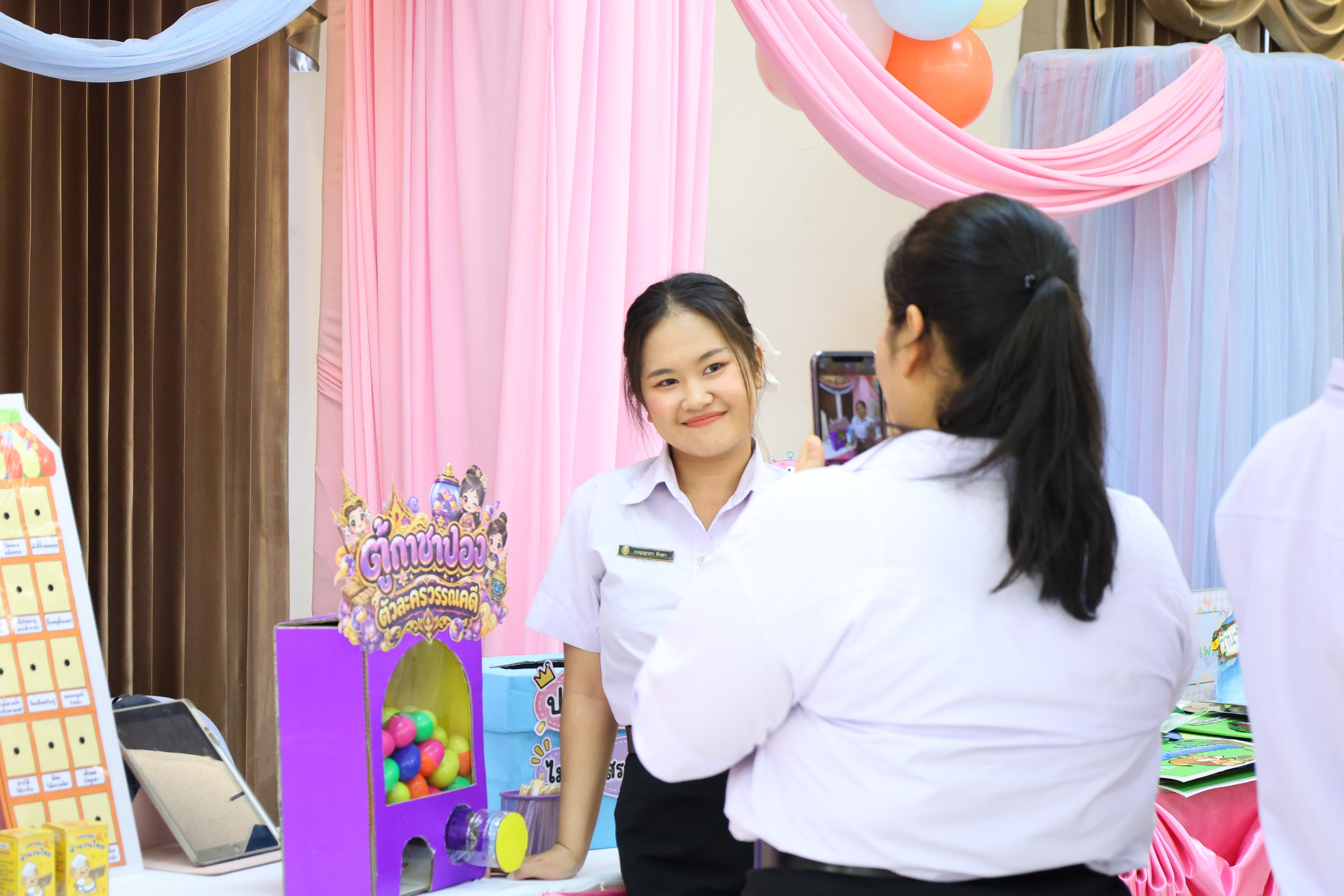 206. วันที่ 30 กันยายน 2569 โปรแกรมวิชาภาษาไทย คณะครุศาสตร์ มหาวิทยาลัยราชภัฏกำแพงเพชร ได้จัดนิทรรศแสดงสื่อภาษาไทย ณ ห้องประชุมคุรุร่มสัก1 คณะครุศาสตร์ มหาวิทยาลัยราชภัฏกำแพงเพชร