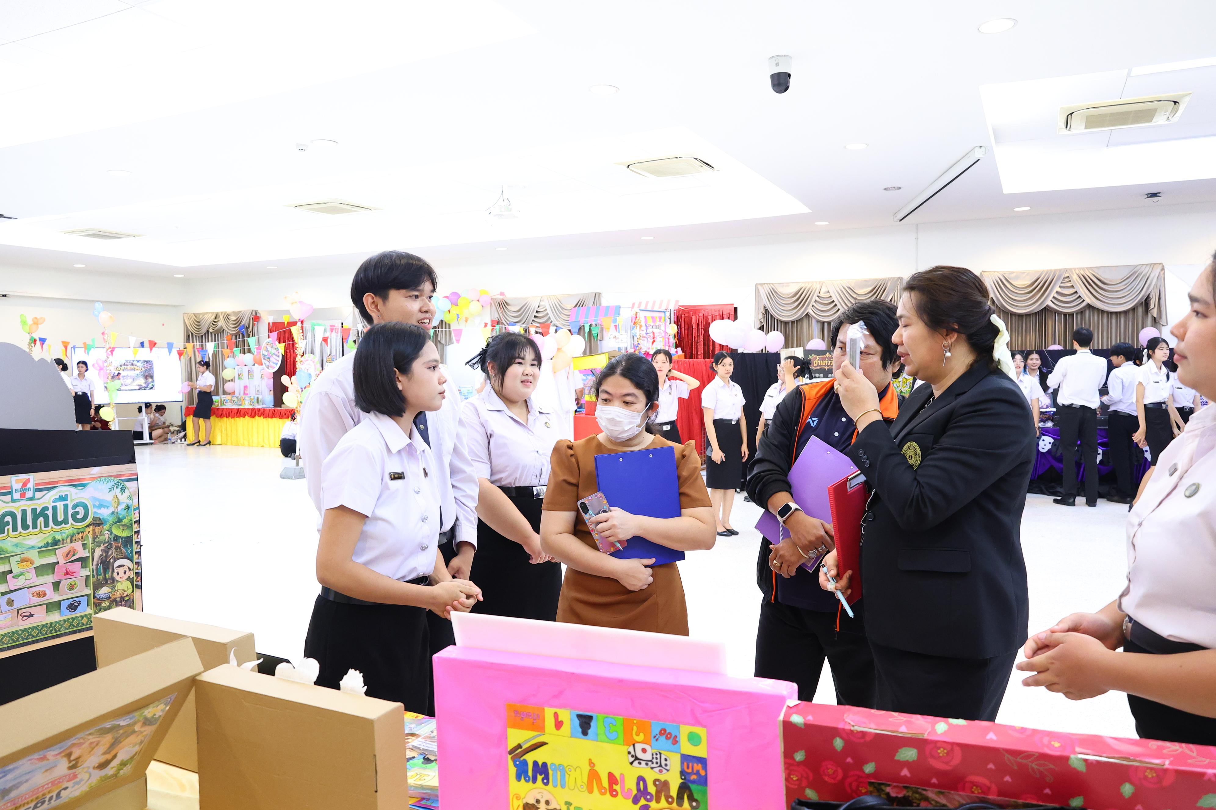 218. วันที่ 30 กันยายน 2569 โปรแกรมวิชาภาษาไทย คณะครุศาสตร์ มหาวิทยาลัยราชภัฏกำแพงเพชร ได้จัดนิทรรศแสดงสื่อภาษาไทย ณ ห้องประชุมคุรุร่มสัก1 คณะครุศาสตร์ มหาวิทยาลัยราชภัฏกำแพงเพชร