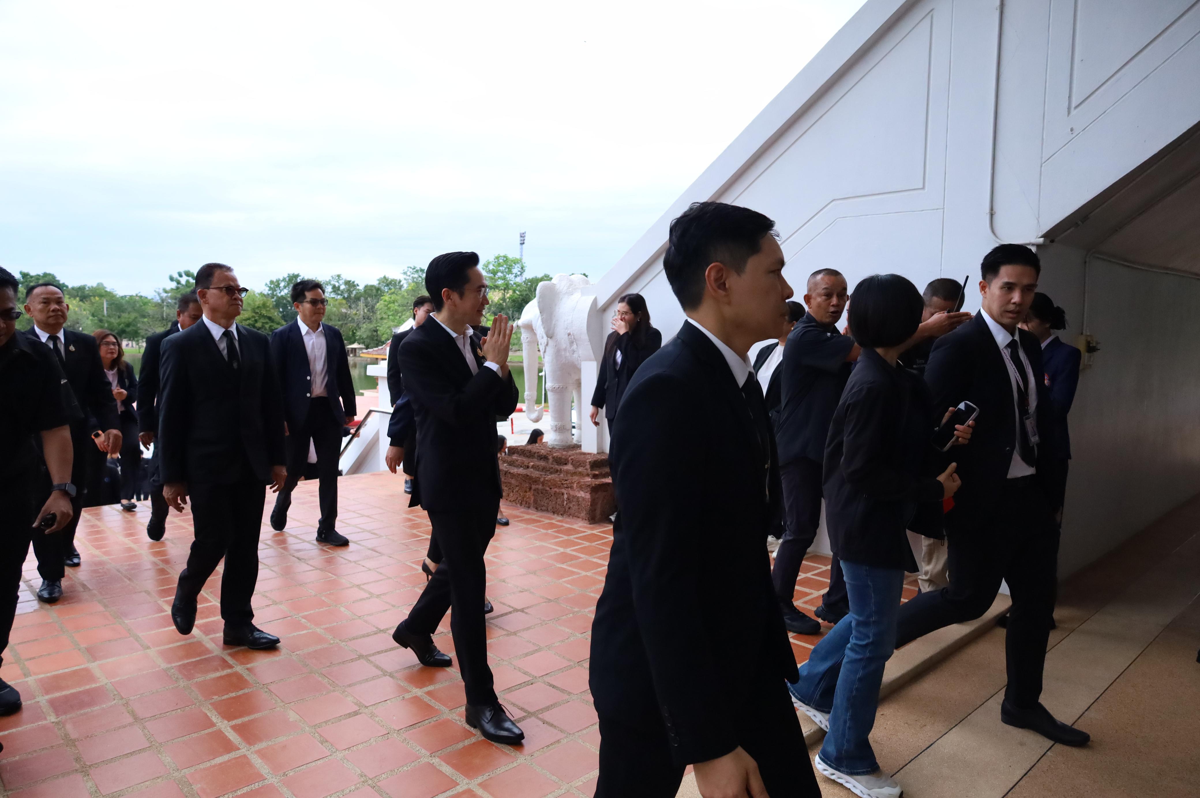 40. การขับเคลื่อนมหาวิทยาลัยราชภัฏสู่การเป็นคลังสมองของจังหวัดด้วยการผลิตบัณฑิต วิจัยและนวัตกรรมที่ตอบโจทย์พื้นที่