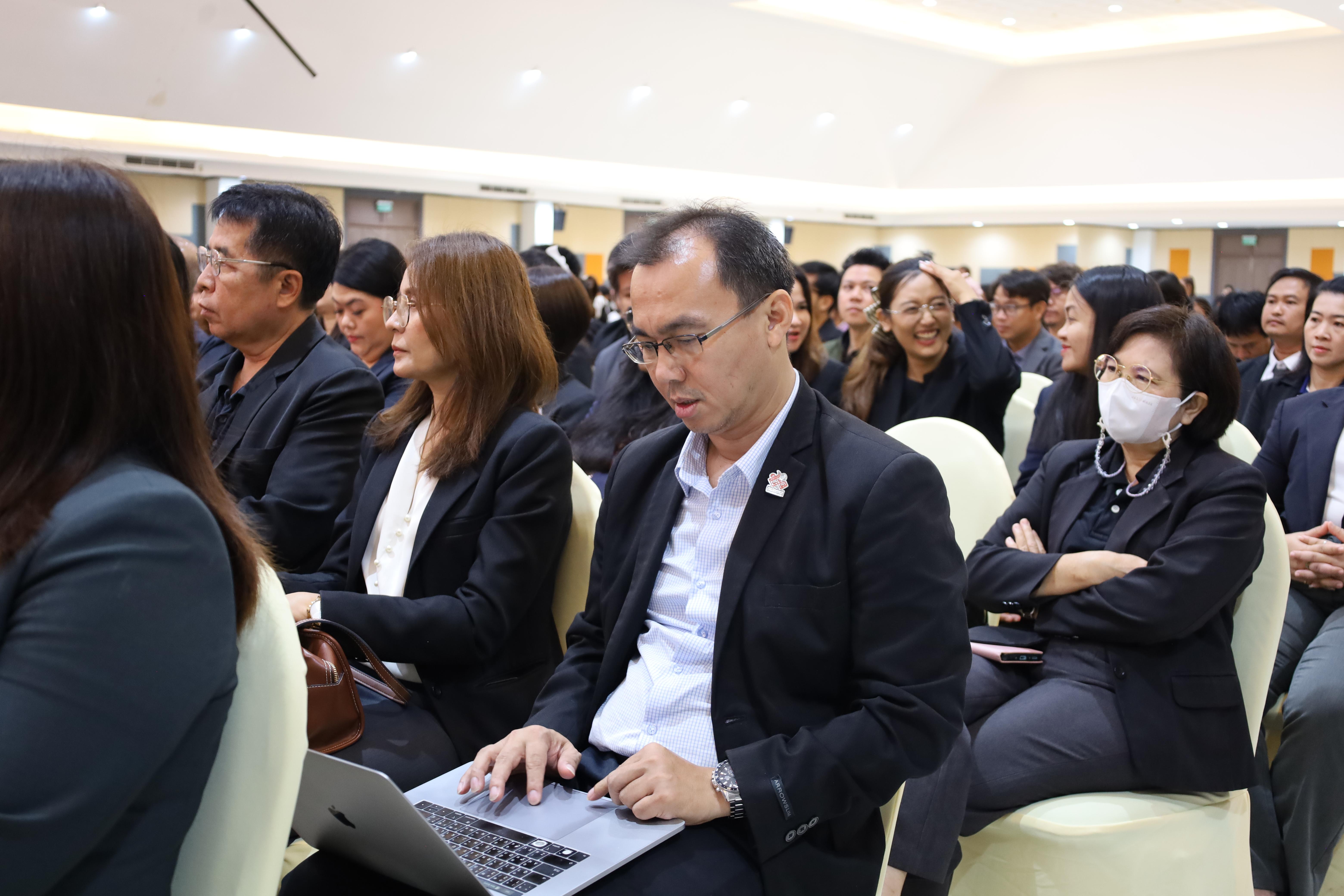 124. การขับเคลื่อนมหาวิทยาลัยราชภัฏสู่การเป็นคลังสมองของจังหวัดด้วยการผลิตบัณฑิต วิจัยและนวัตกรรมที่ตอบโจทย์พื้นที่
