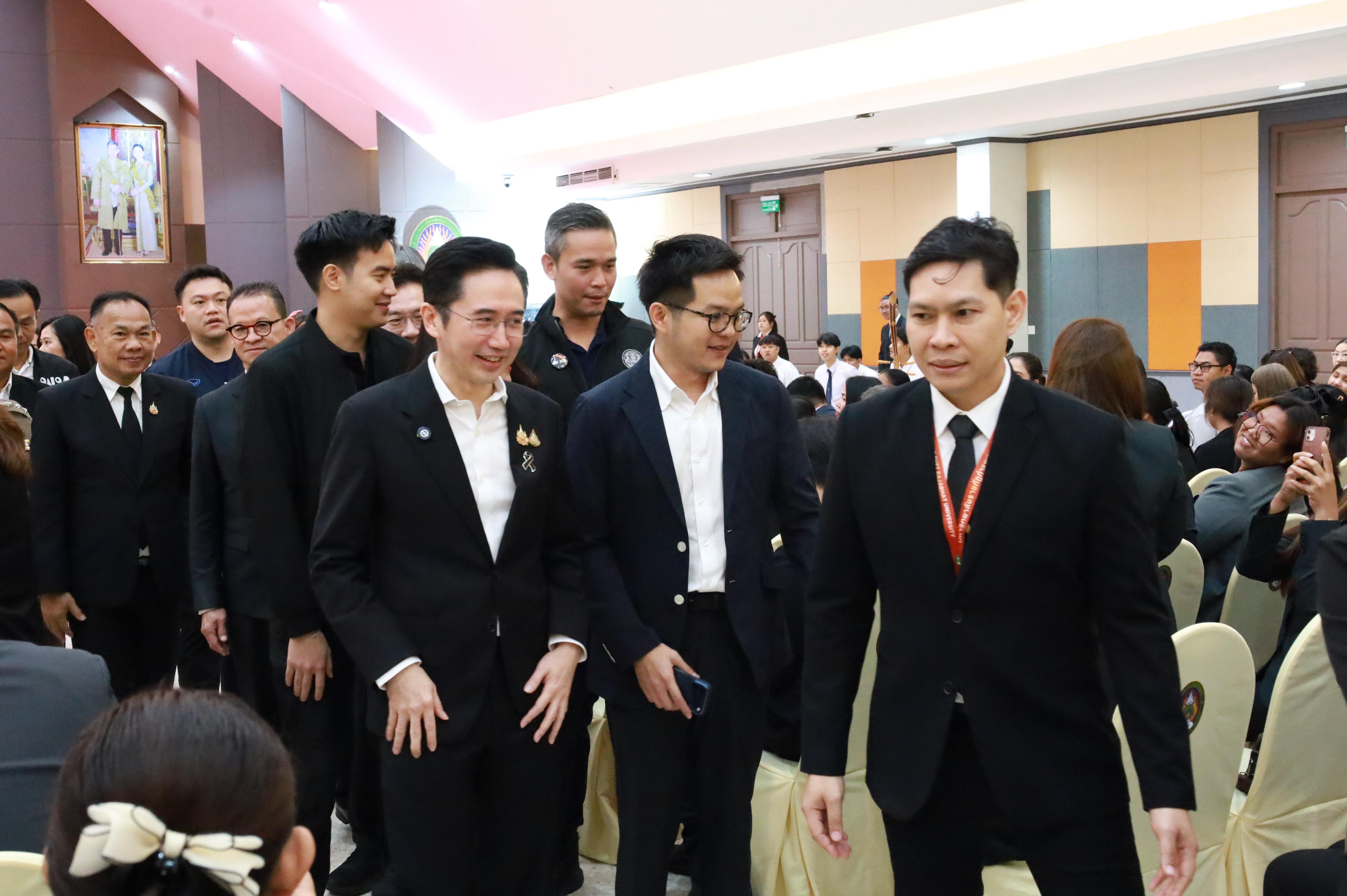 206. การขับเคลื่อนมหาวิทยาลัยราชภัฏสู่การเป็นคลังสมองของจังหวัดด้วยการผลิตบัณฑิต วิจัยและนวัตกรรมที่ตอบโจทย์พื้นที่