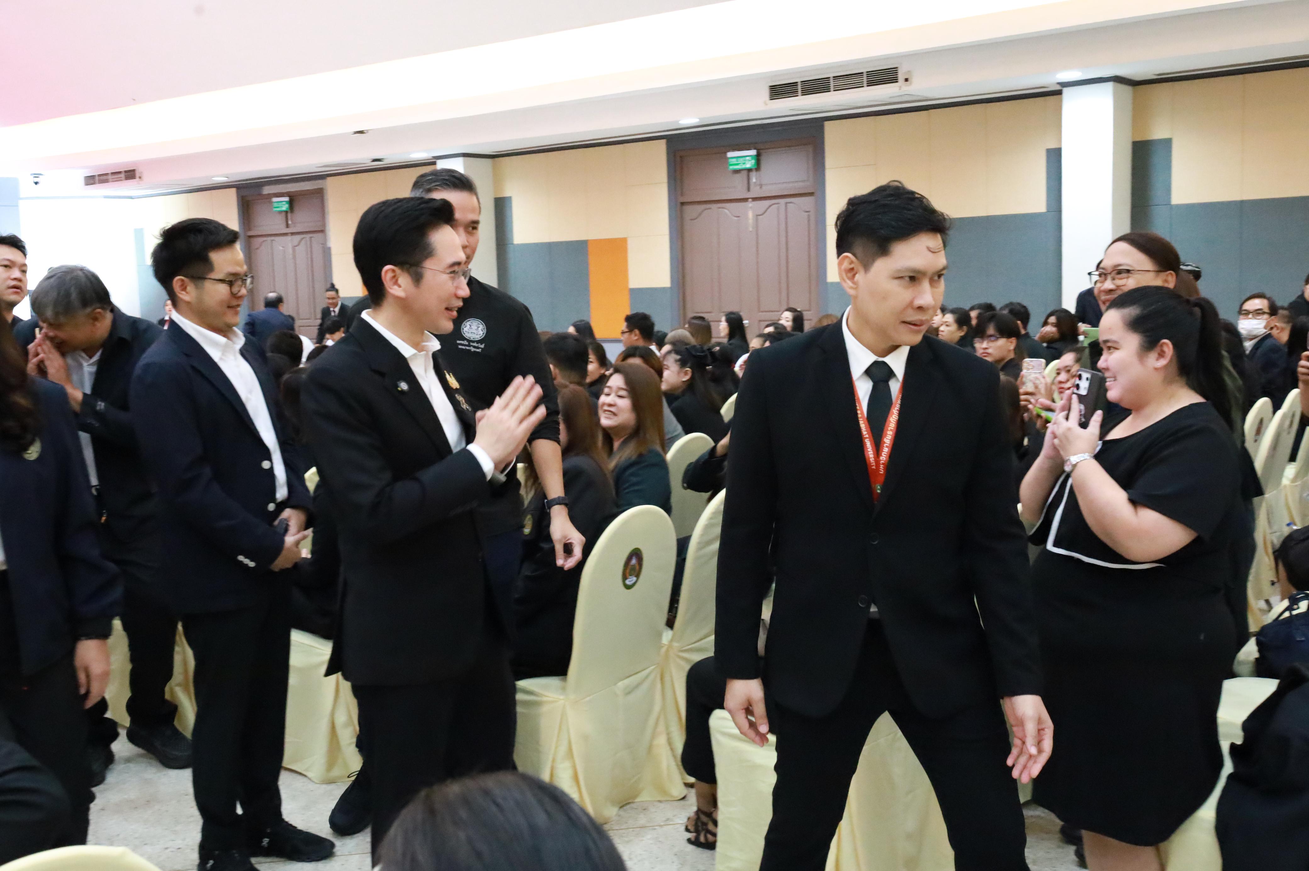 207. การขับเคลื่อนมหาวิทยาลัยราชภัฏสู่การเป็นคลังสมองของจังหวัดด้วยการผลิตบัณฑิต วิจัยและนวัตกรรมที่ตอบโจทย์พื้นที่