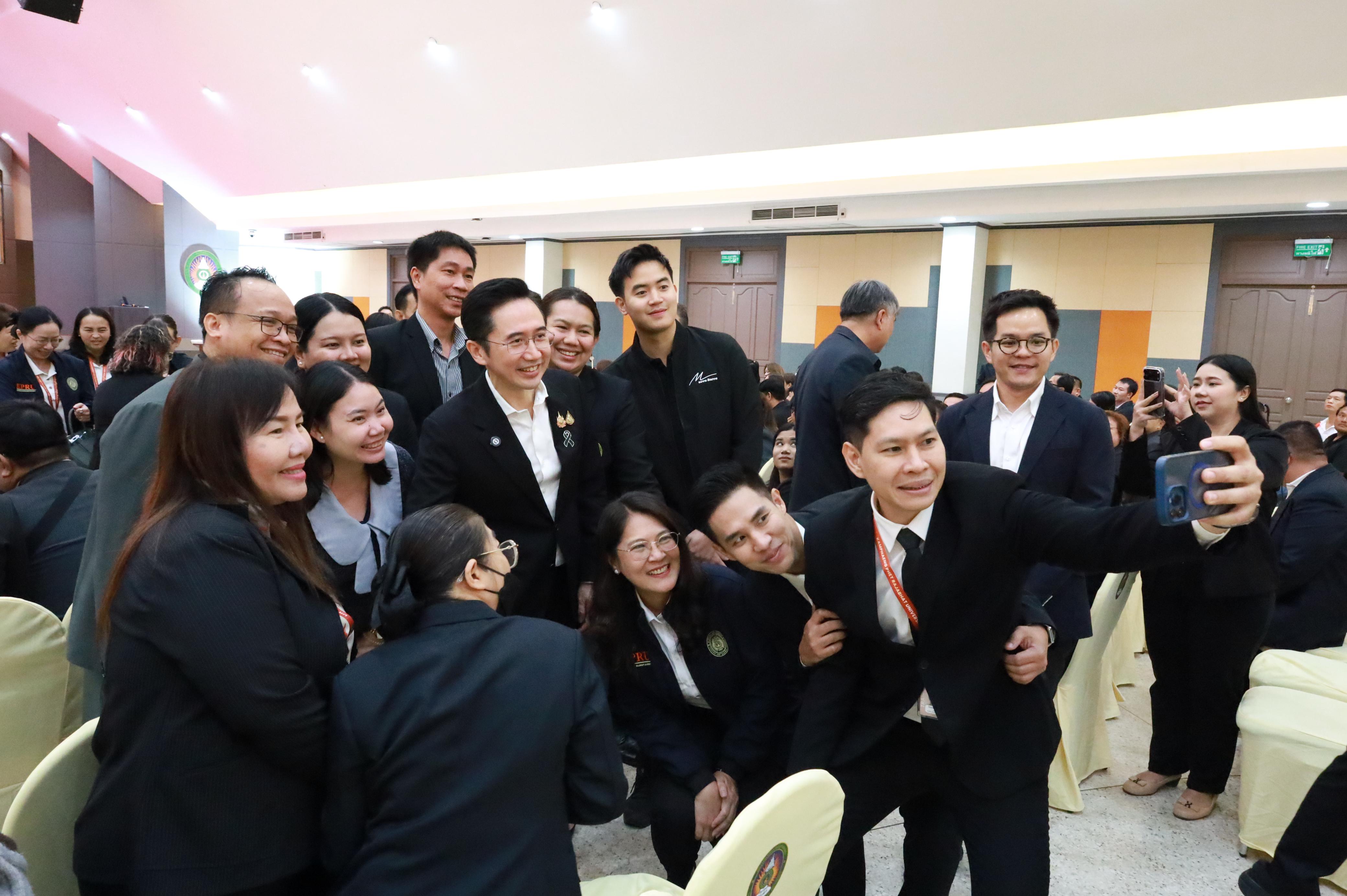 208. การขับเคลื่อนมหาวิทยาลัยราชภัฏสู่การเป็นคลังสมองของจังหวัดด้วยการผลิตบัณฑิต วิจัยและนวัตกรรมที่ตอบโจทย์พื้นที่