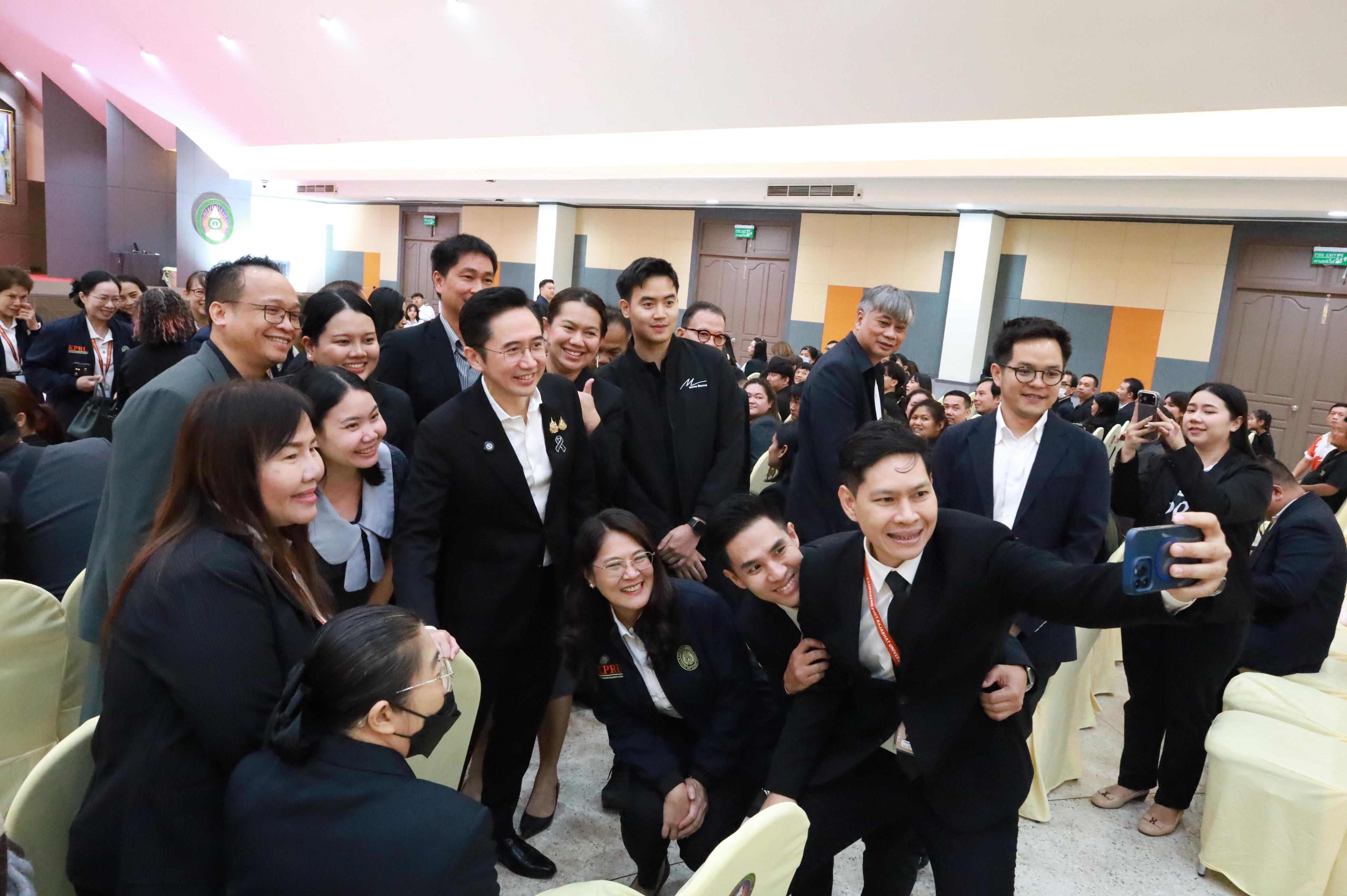 209. การขับเคลื่อนมหาวิทยาลัยราชภัฏสู่การเป็นคลังสมองของจังหวัดด้วยการผลิตบัณฑิต วิจัยและนวัตกรรมที่ตอบโจทย์พื้นที่