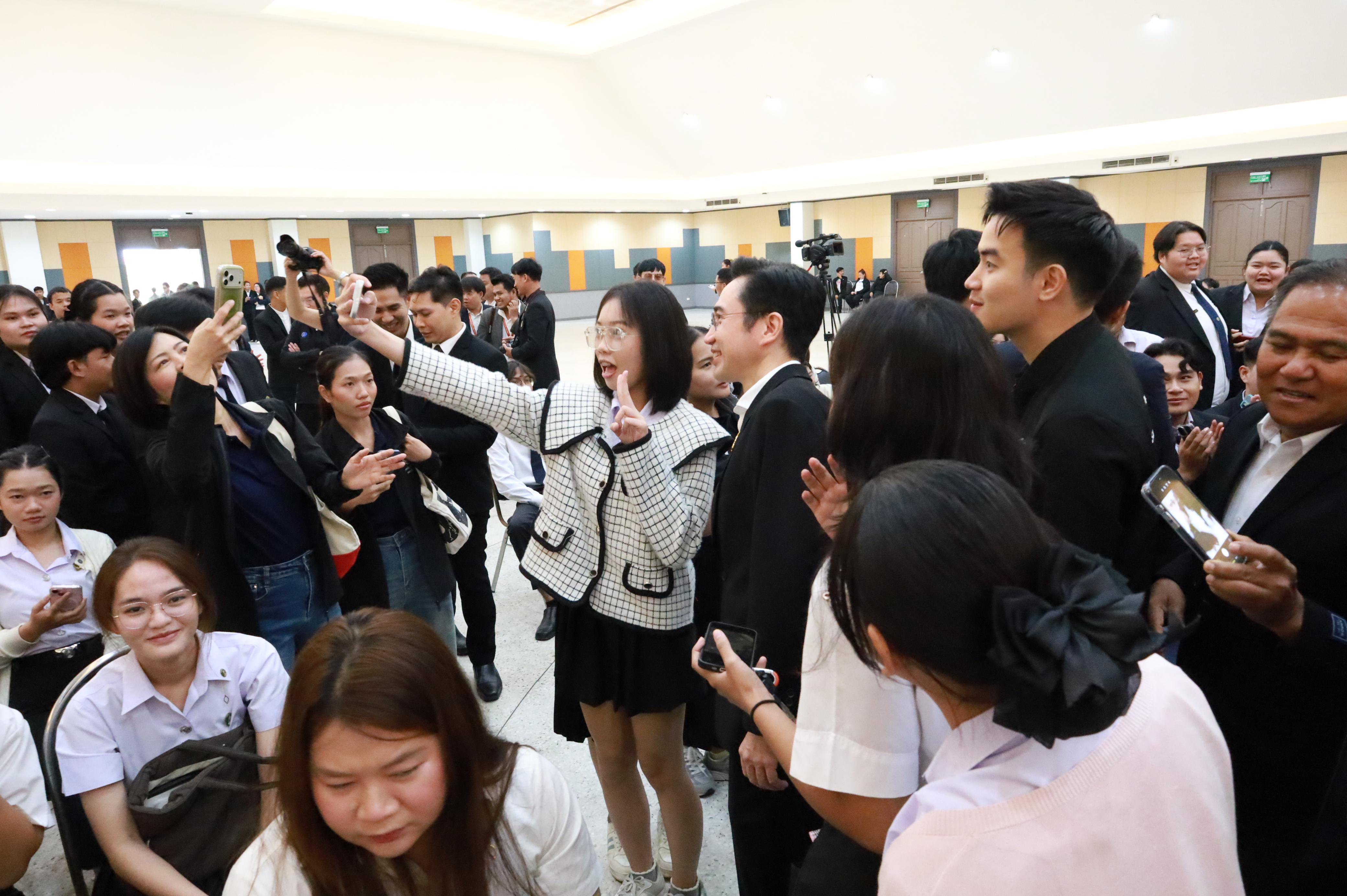 210. การขับเคลื่อนมหาวิทยาลัยราชภัฏสู่การเป็นคลังสมองของจังหวัดด้วยการผลิตบัณฑิต วิจัยและนวัตกรรมที่ตอบโจทย์พื้นที่