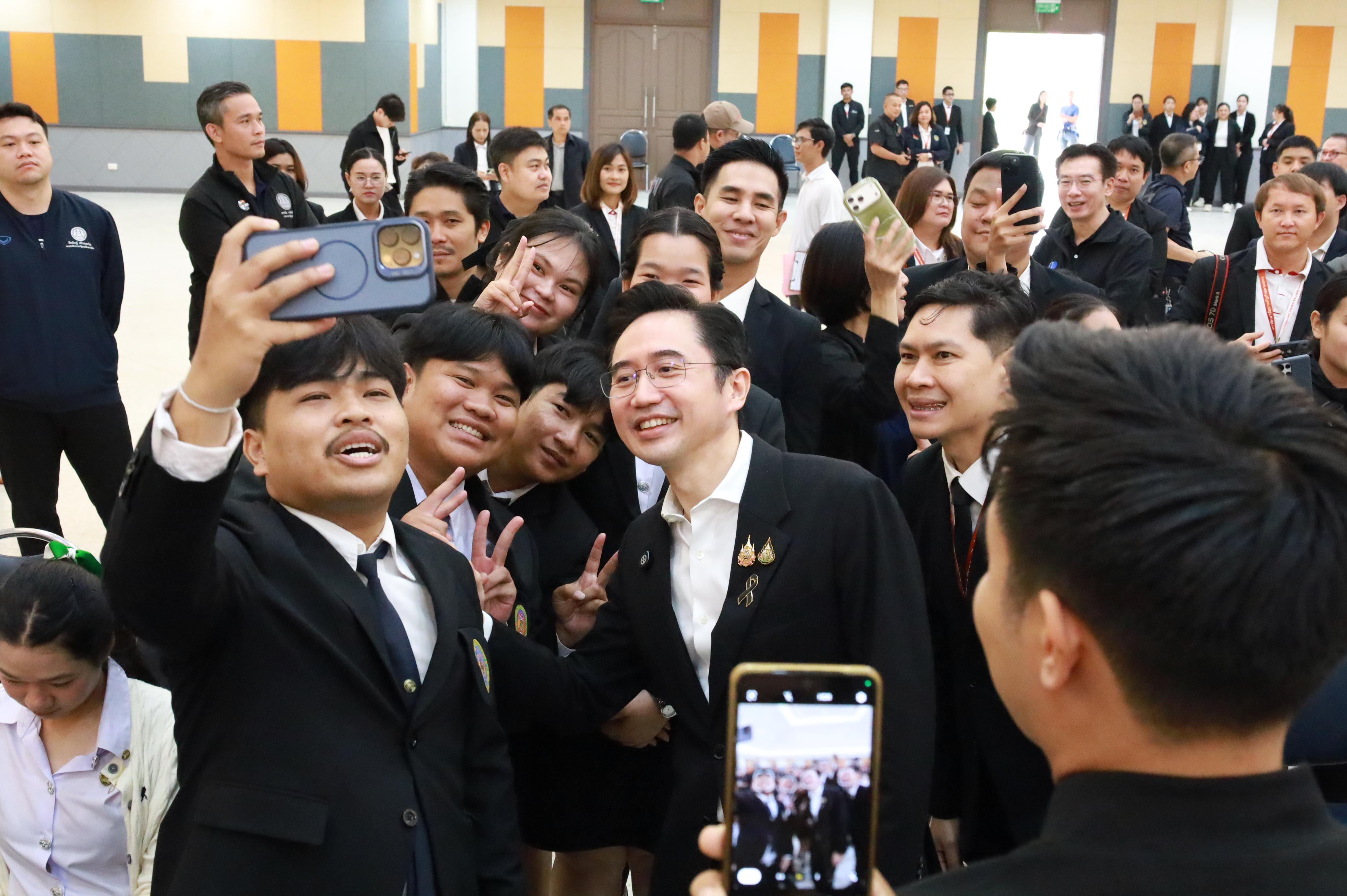 212. การขับเคลื่อนมหาวิทยาลัยราชภัฏสู่การเป็นคลังสมองของจังหวัดด้วยการผลิตบัณฑิต วิจัยและนวัตกรรมที่ตอบโจทย์พื้นที่