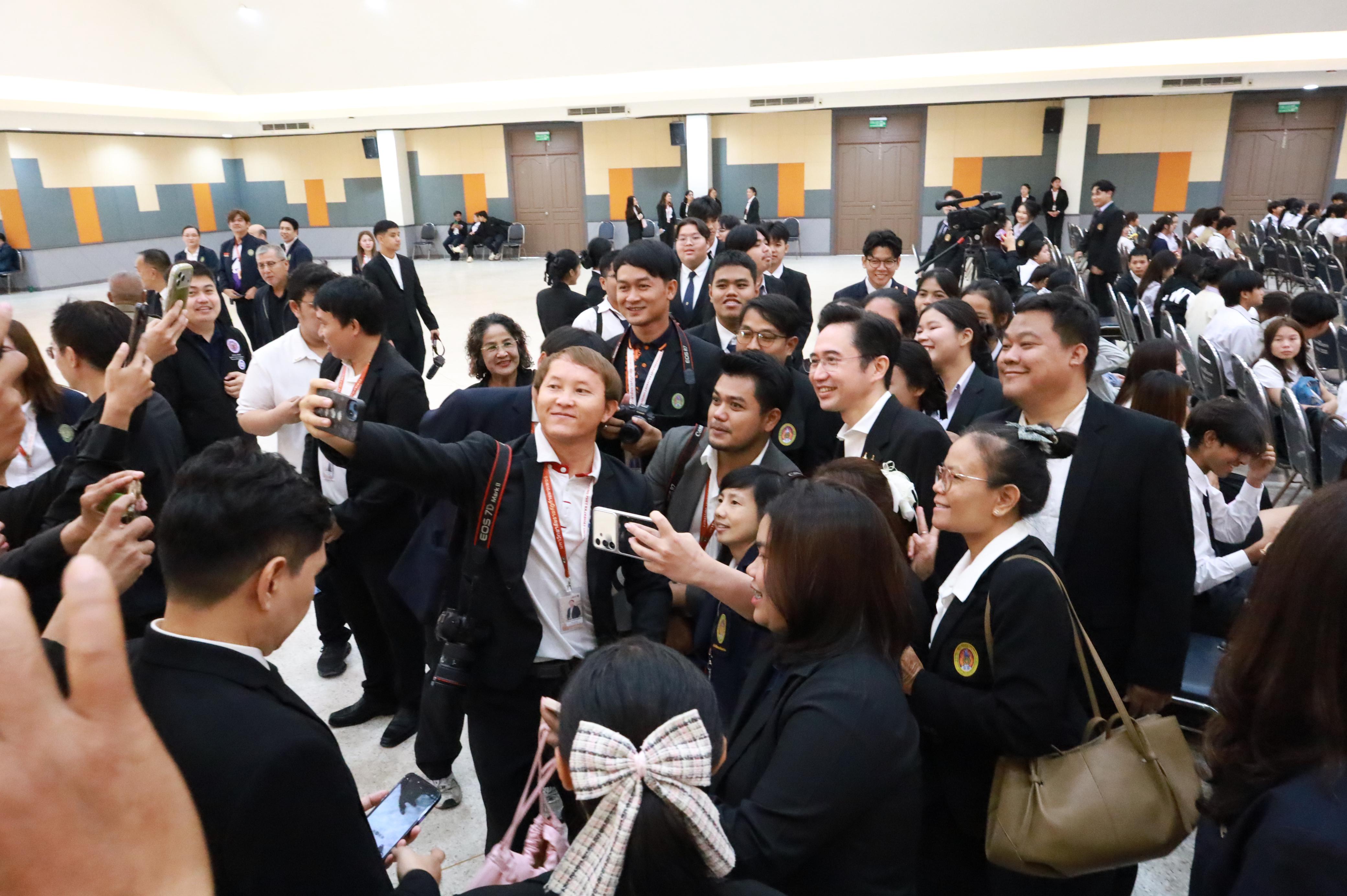 213. การขับเคลื่อนมหาวิทยาลัยราชภัฏสู่การเป็นคลังสมองของจังหวัดด้วยการผลิตบัณฑิต วิจัยและนวัตกรรมที่ตอบโจทย์พื้นที่