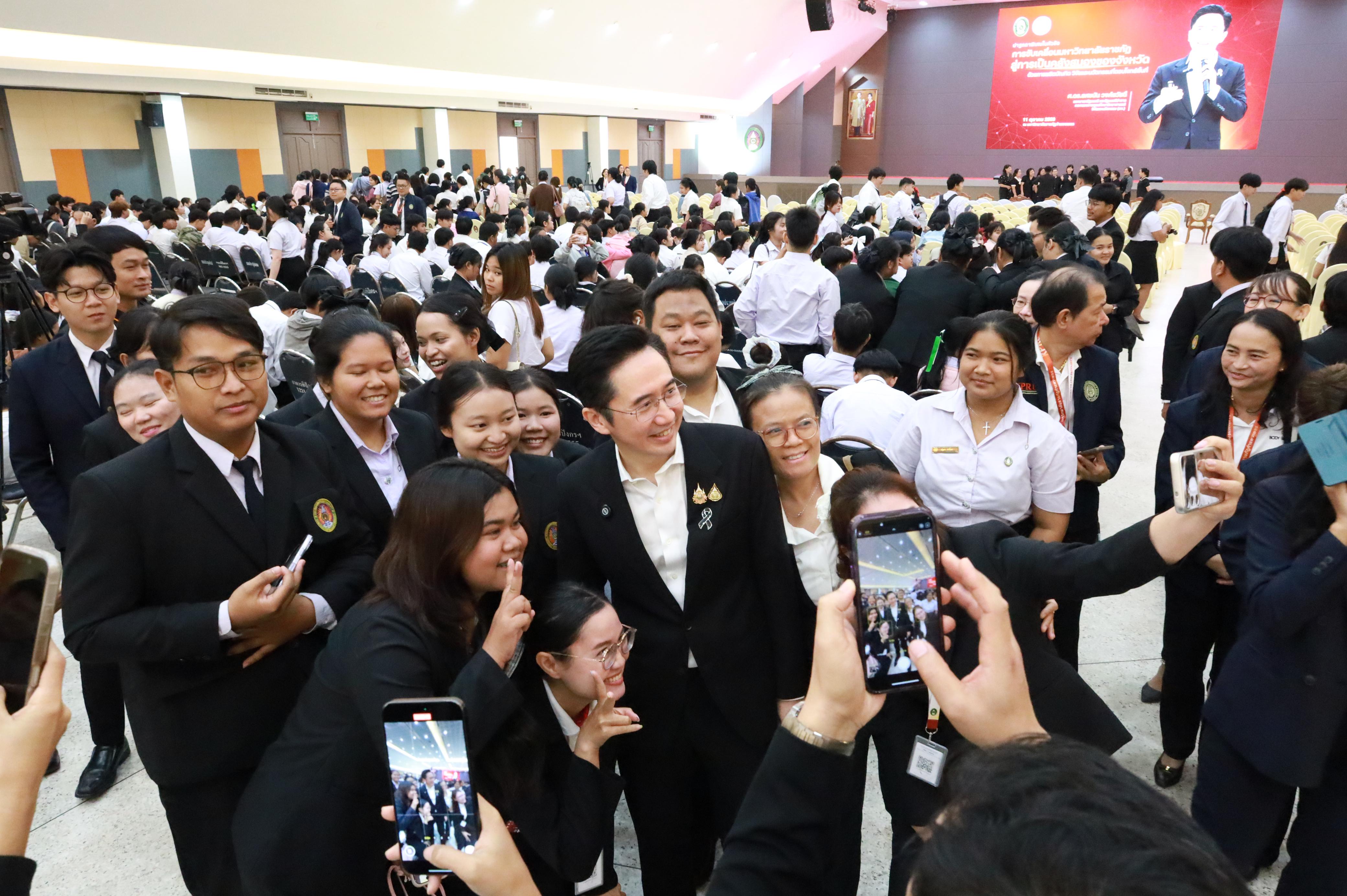 215. การขับเคลื่อนมหาวิทยาลัยราชภัฏสู่การเป็นคลังสมองของจังหวัดด้วยการผลิตบัณฑิต วิจัยและนวัตกรรมที่ตอบโจทย์พื้นที่