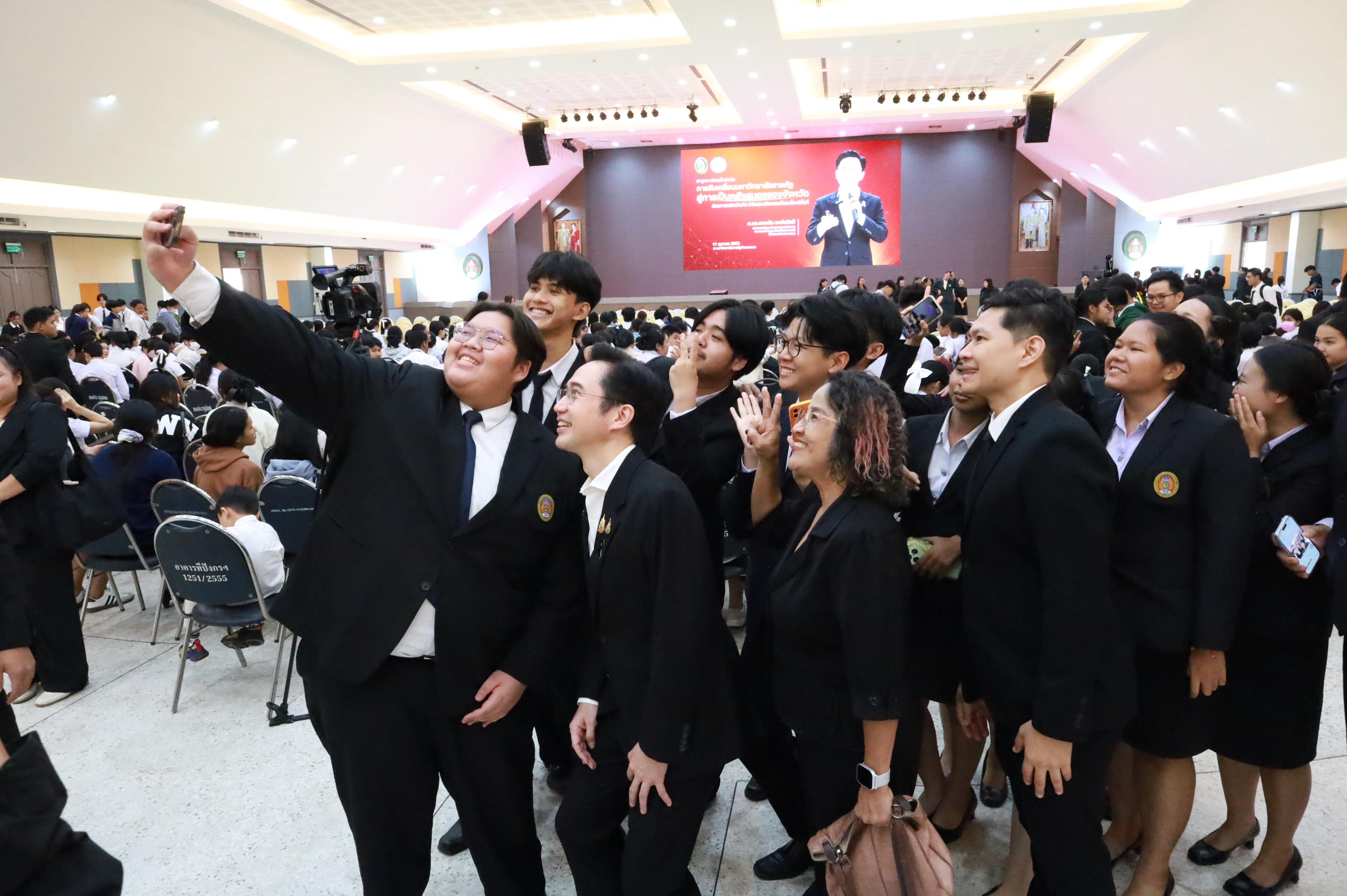 218. การขับเคลื่อนมหาวิทยาลัยราชภัฏสู่การเป็นคลังสมองของจังหวัดด้วยการผลิตบัณฑิต วิจัยและนวัตกรรมที่ตอบโจทย์พื้นที่