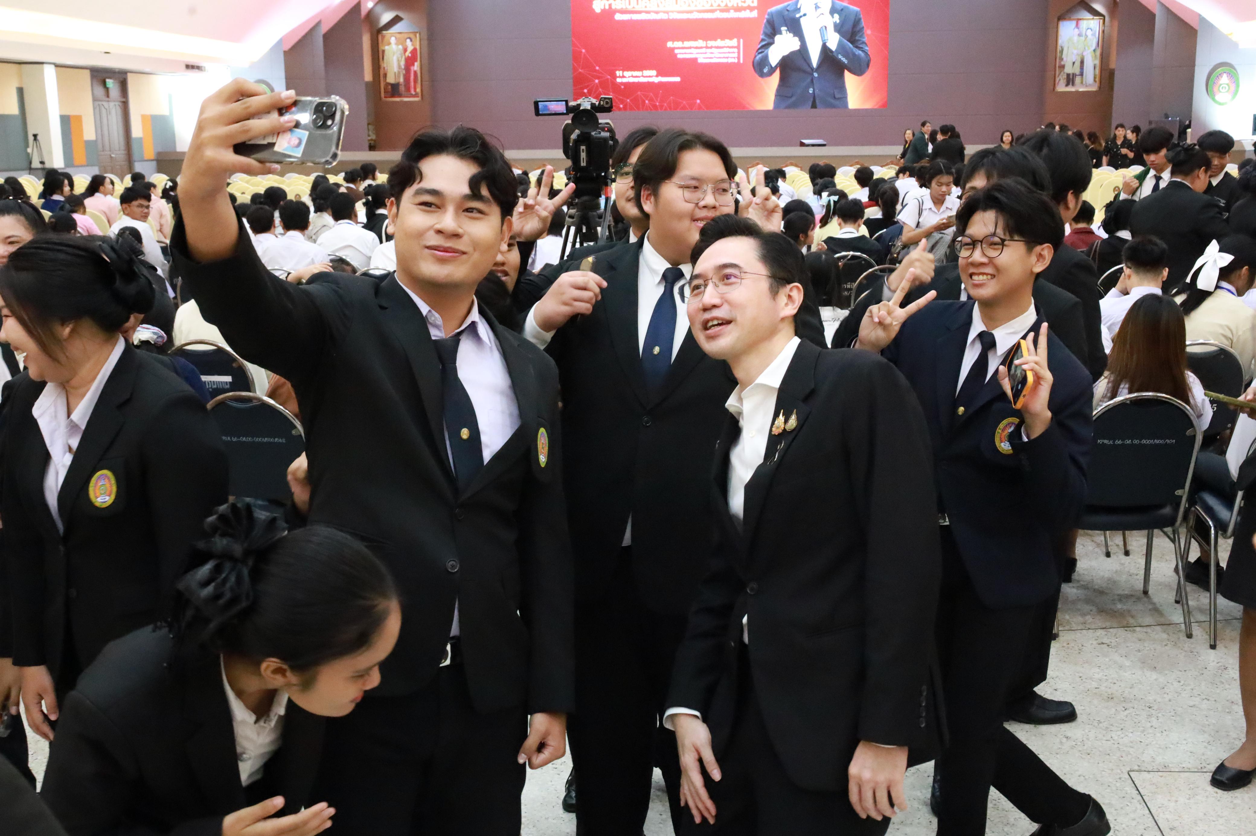 221. การขับเคลื่อนมหาวิทยาลัยราชภัฏสู่การเป็นคลังสมองของจังหวัดด้วยการผลิตบัณฑิต วิจัยและนวัตกรรมที่ตอบโจทย์พื้นที่