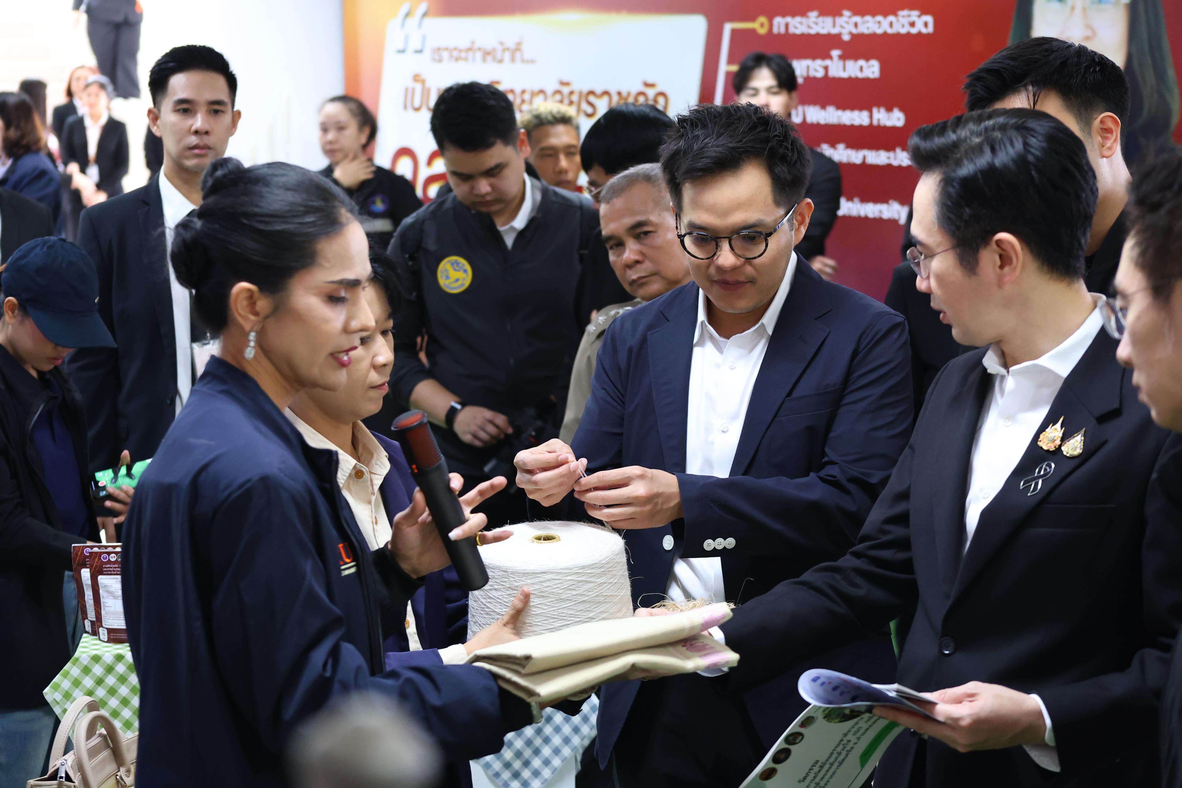 275. การขับเคลื่อนมหาวิทยาลัยราชภัฏสู่การเป็นคลังสมองของจังหวัดด้วยการผลิตบัณฑิต วิจัยและนวัตกรรมที่ตอบโจทย์พื้นที่