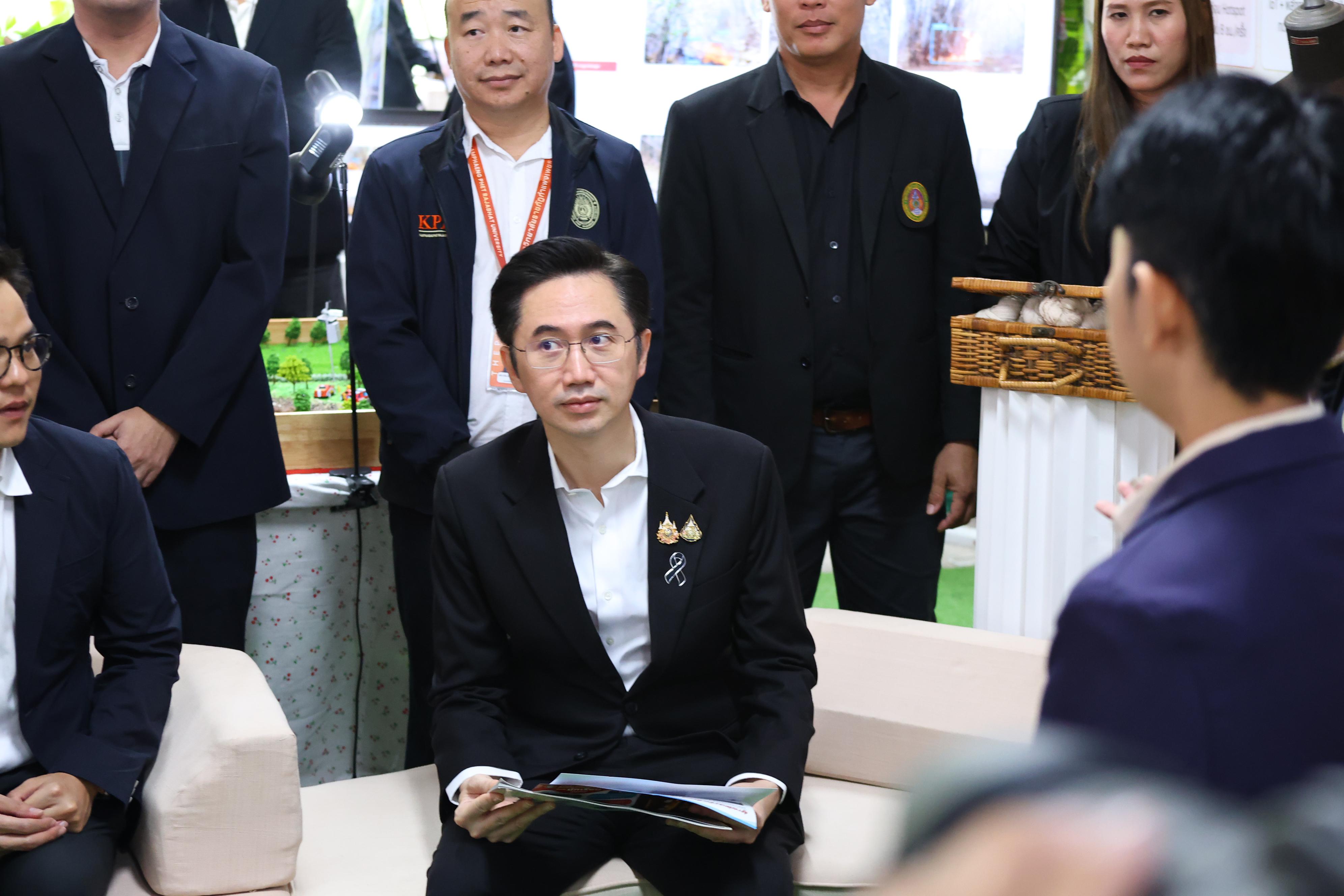 276. การขับเคลื่อนมหาวิทยาลัยราชภัฏสู่การเป็นคลังสมองของจังหวัดด้วยการผลิตบัณฑิต วิจัยและนวัตกรรมที่ตอบโจทย์พื้นที่