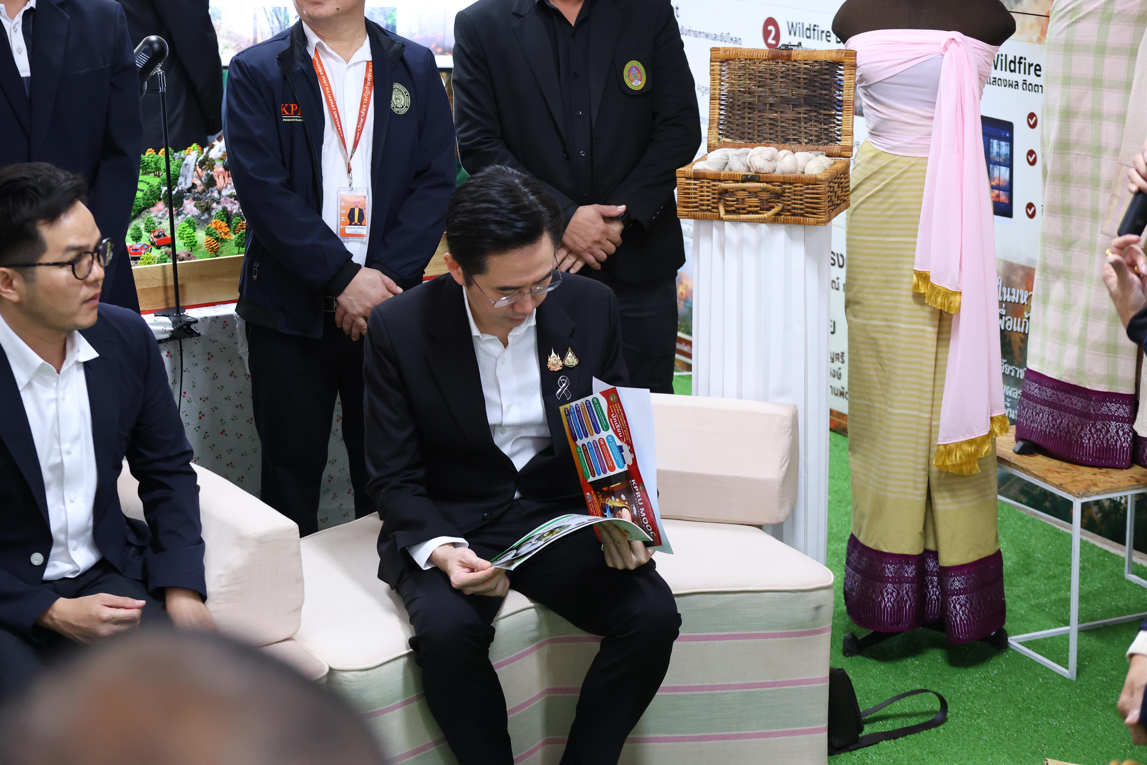 278. การขับเคลื่อนมหาวิทยาลัยราชภัฏสู่การเป็นคลังสมองของจังหวัดด้วยการผลิตบัณฑิต วิจัยและนวัตกรรมที่ตอบโจทย์พื้นที่